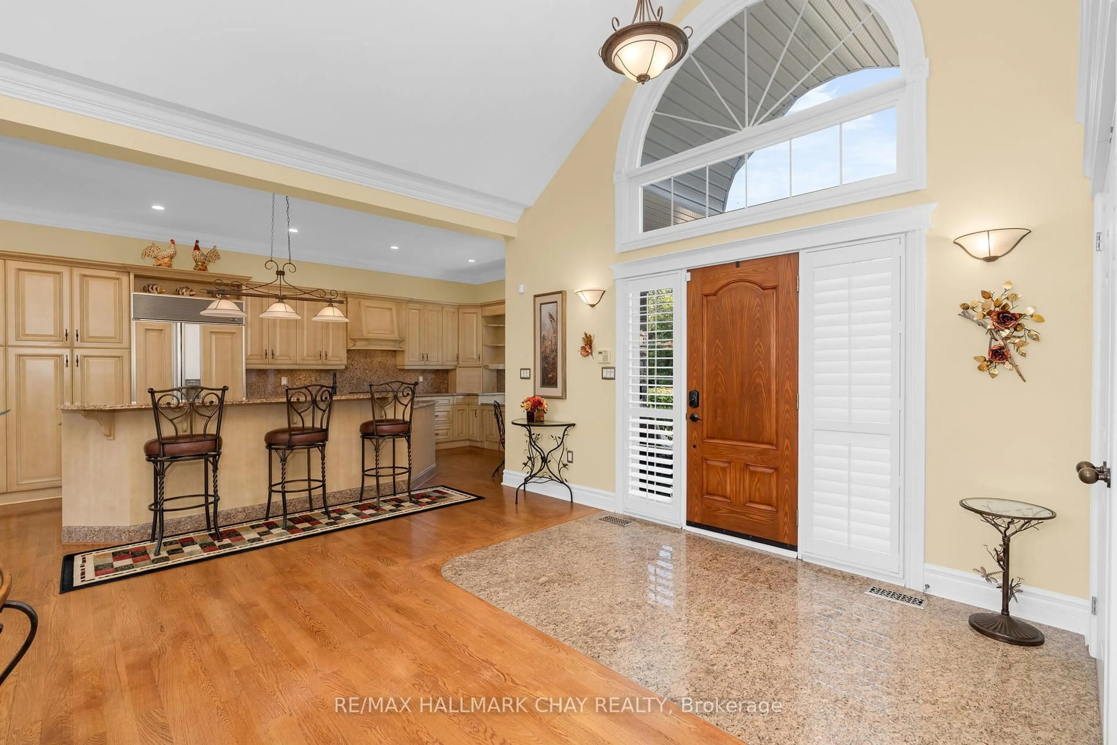 Indoor entryway for 8 Chestnut Lane, Oro-Medonte Ontario L0L 2L0