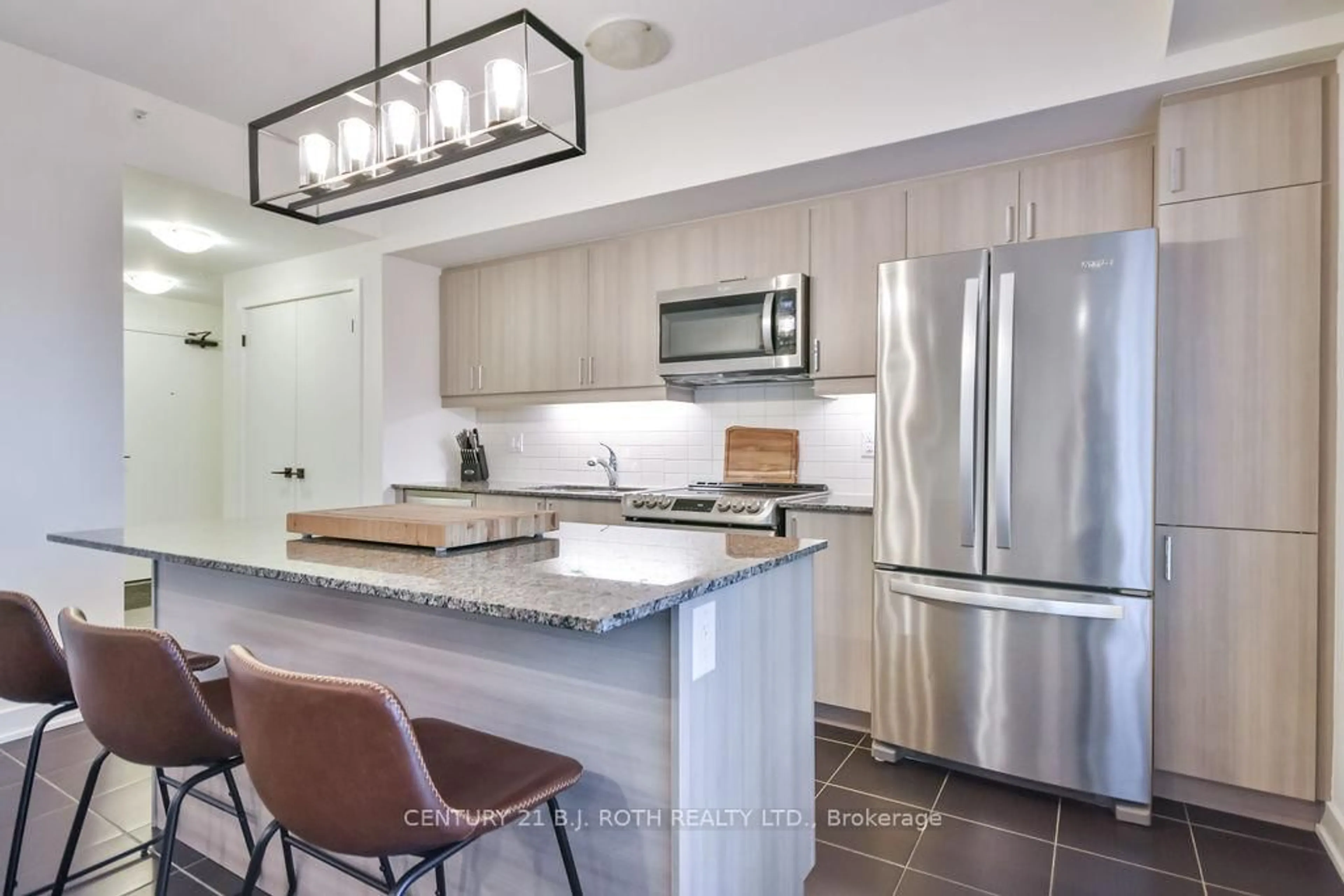 Open concept kitchen, ceramic/tile floor for 5 Chef Lane #414, Barrie Ontario L9J 0J8