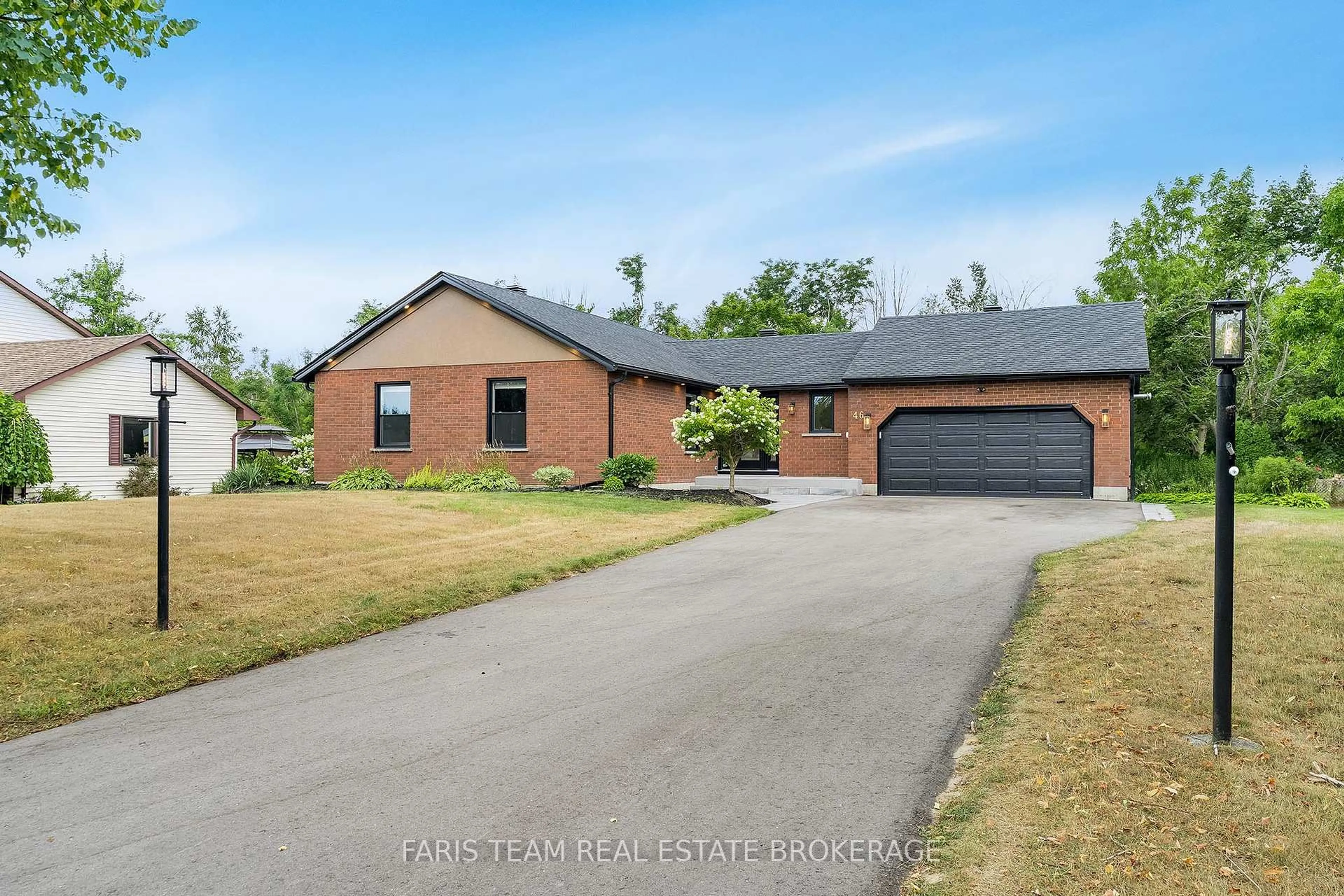 Home with brick exterior material, street for 46 Elvyn Cres, Oro-Medonte Ontario L0L 2E0