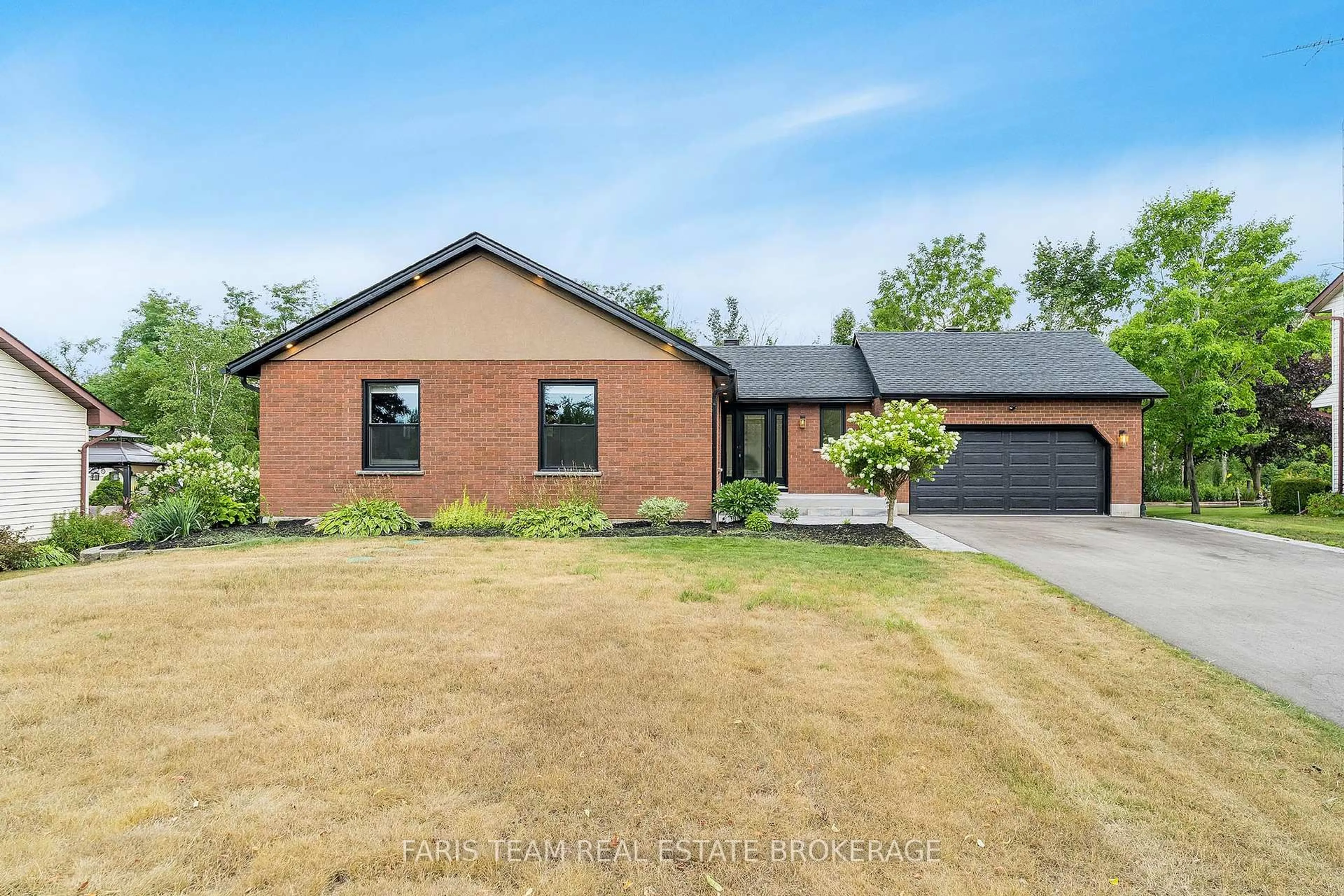Home with brick exterior material, street for 46 Elvyn Cres, Oro-Medonte Ontario L0L 2E0