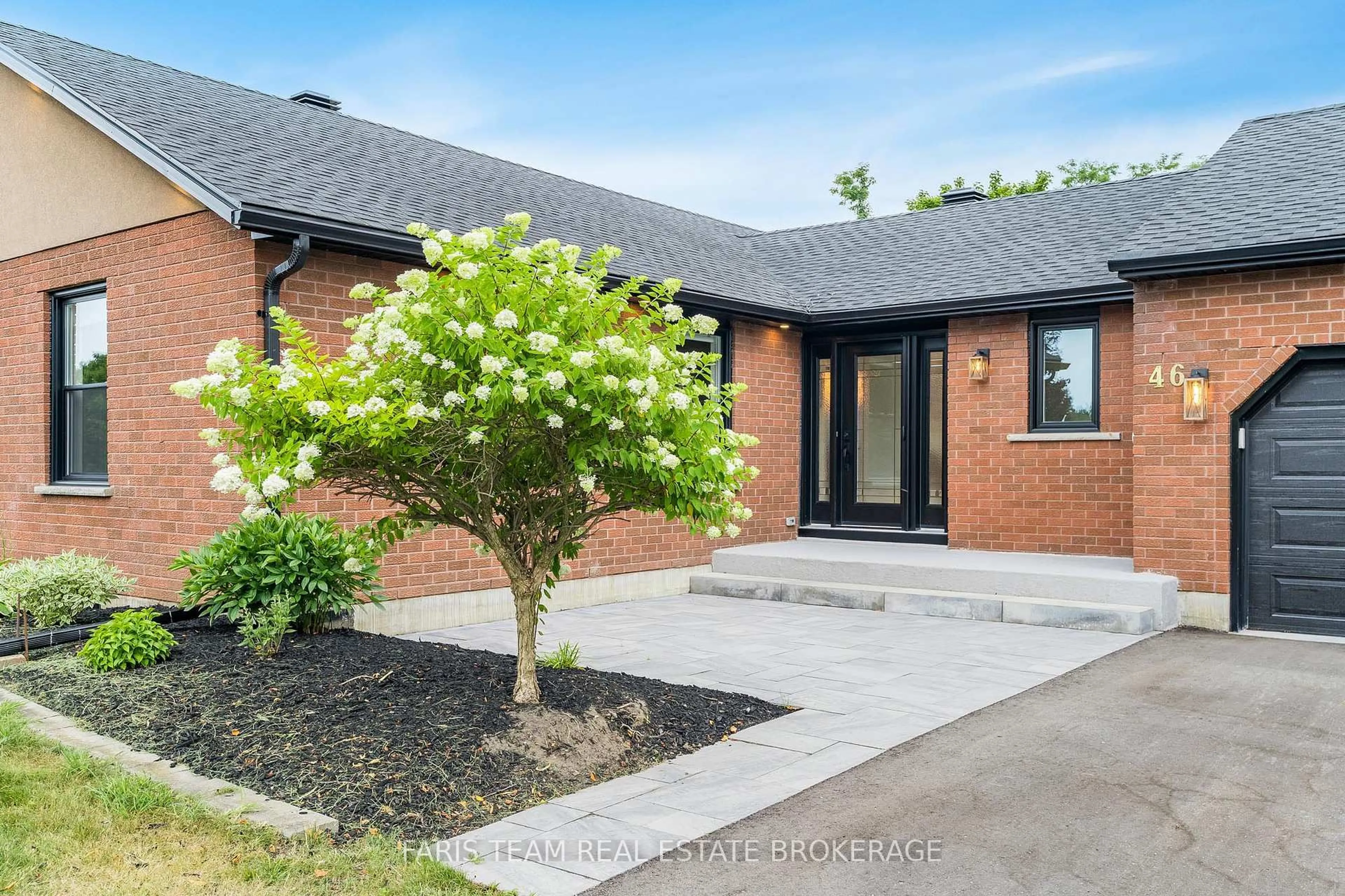 Home with brick exterior material, street for 46 Elvyn Cres, Oro-Medonte Ontario L0L 2E0