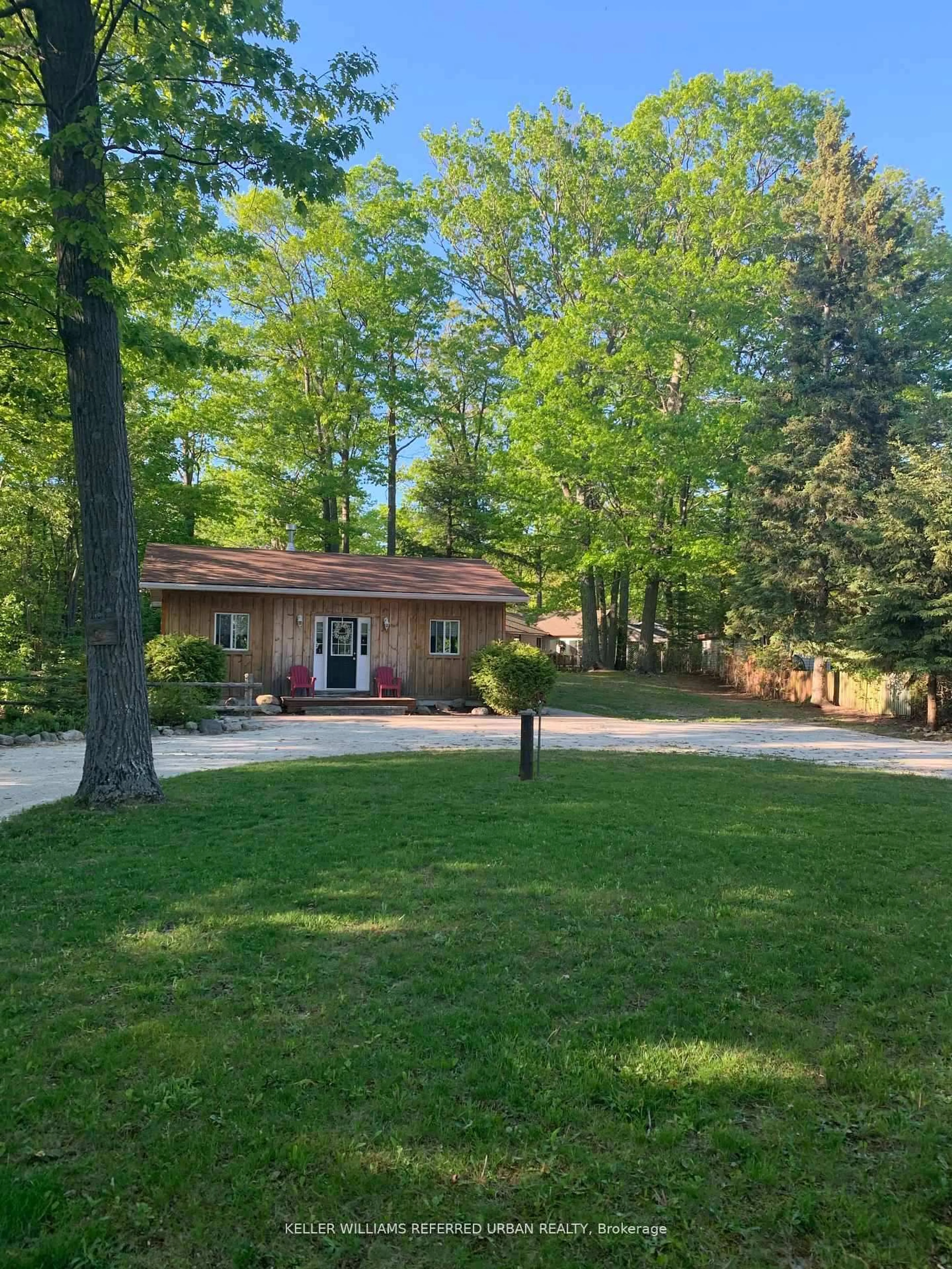 A pic from outside/outdoor area/front of a property/back of a property/a pic from drone, unknown for 1833 Tiny Beaches Rd, Tiny Ontario L0L 1P1