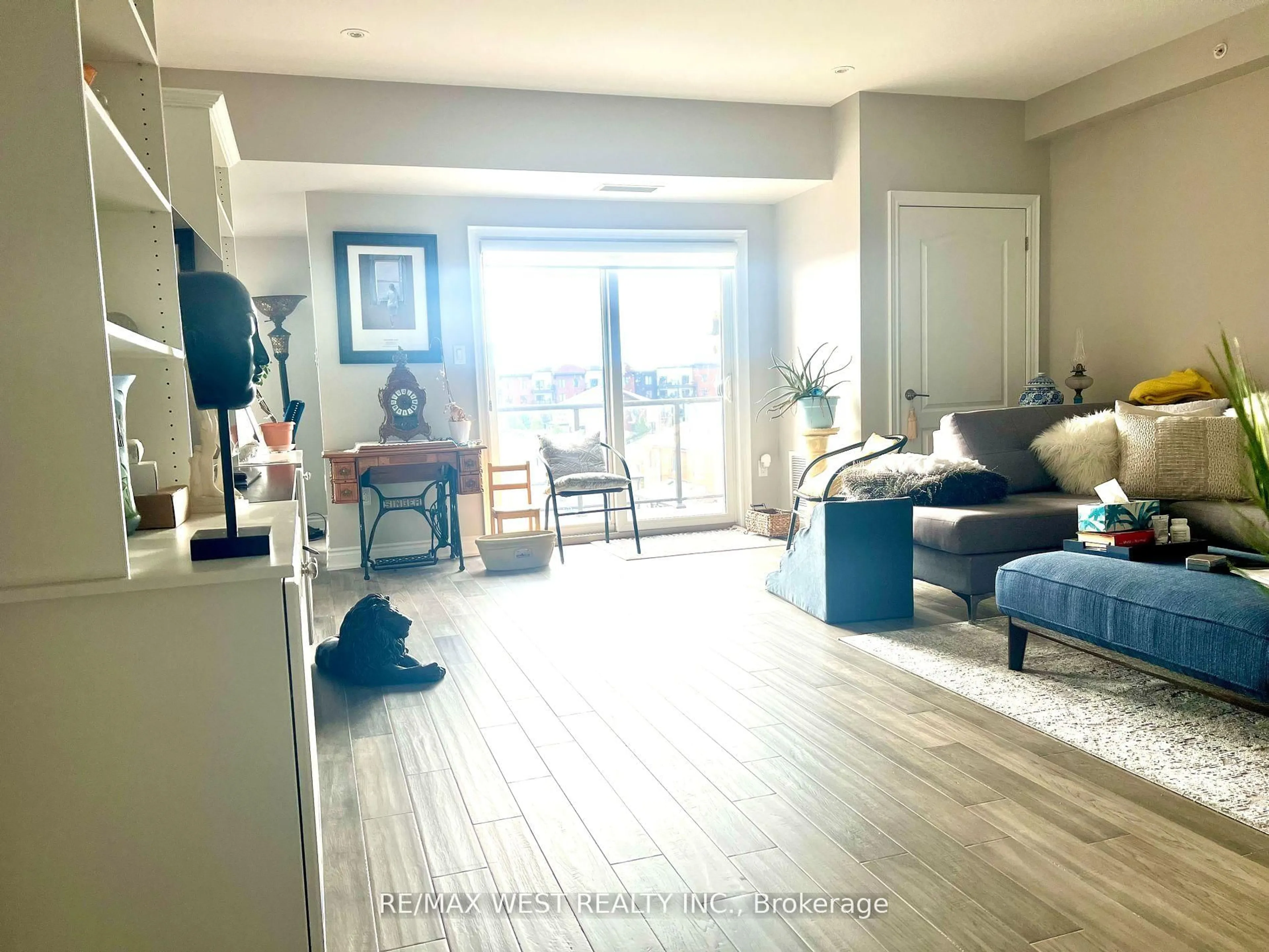 A pic of a room for 720 Yonge St #402, Barrie Ontario L9J 0G9