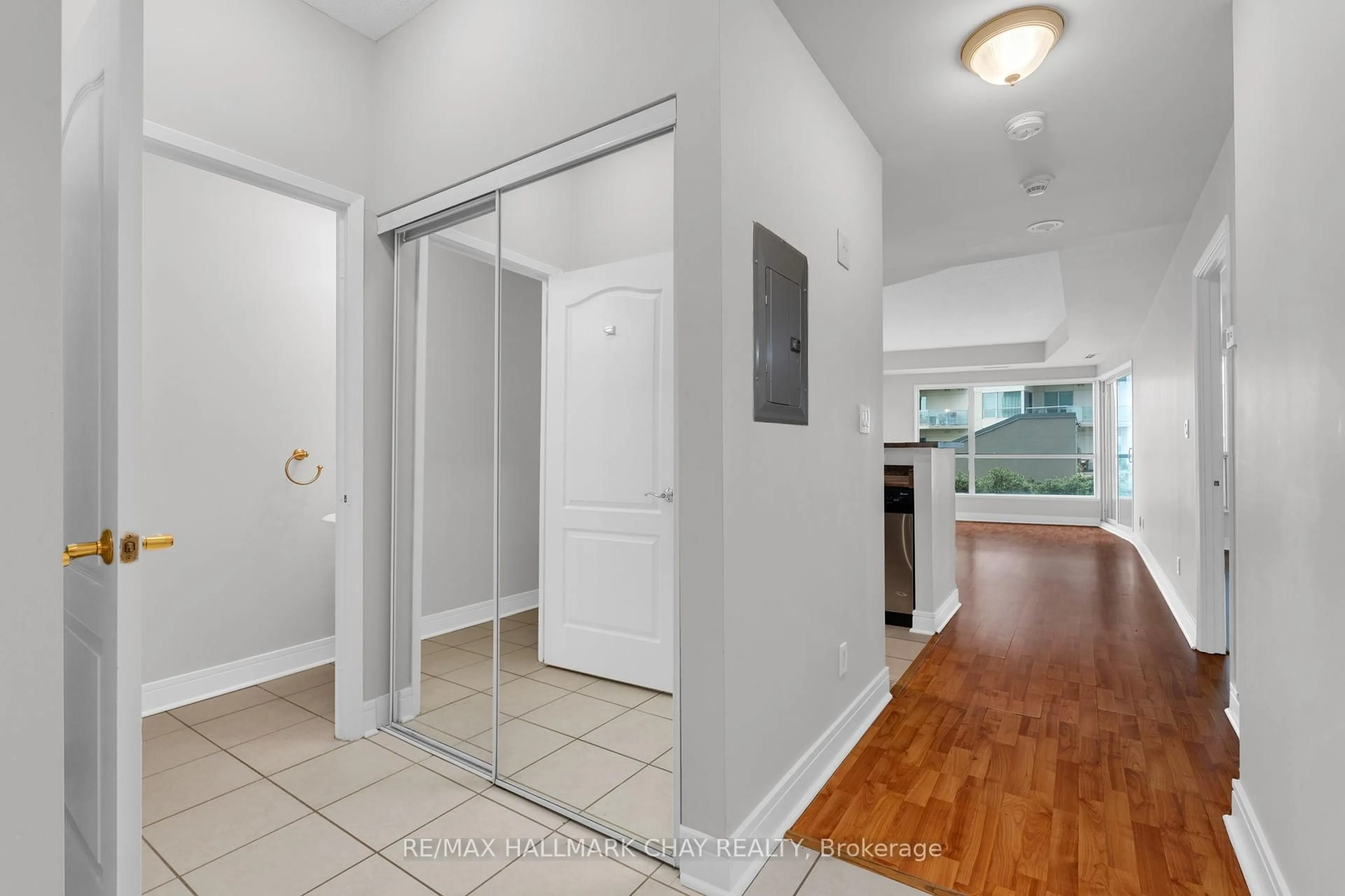 Indoor entryway for 2 TORONTO St #307, Barrie Ontario L4N 9R2