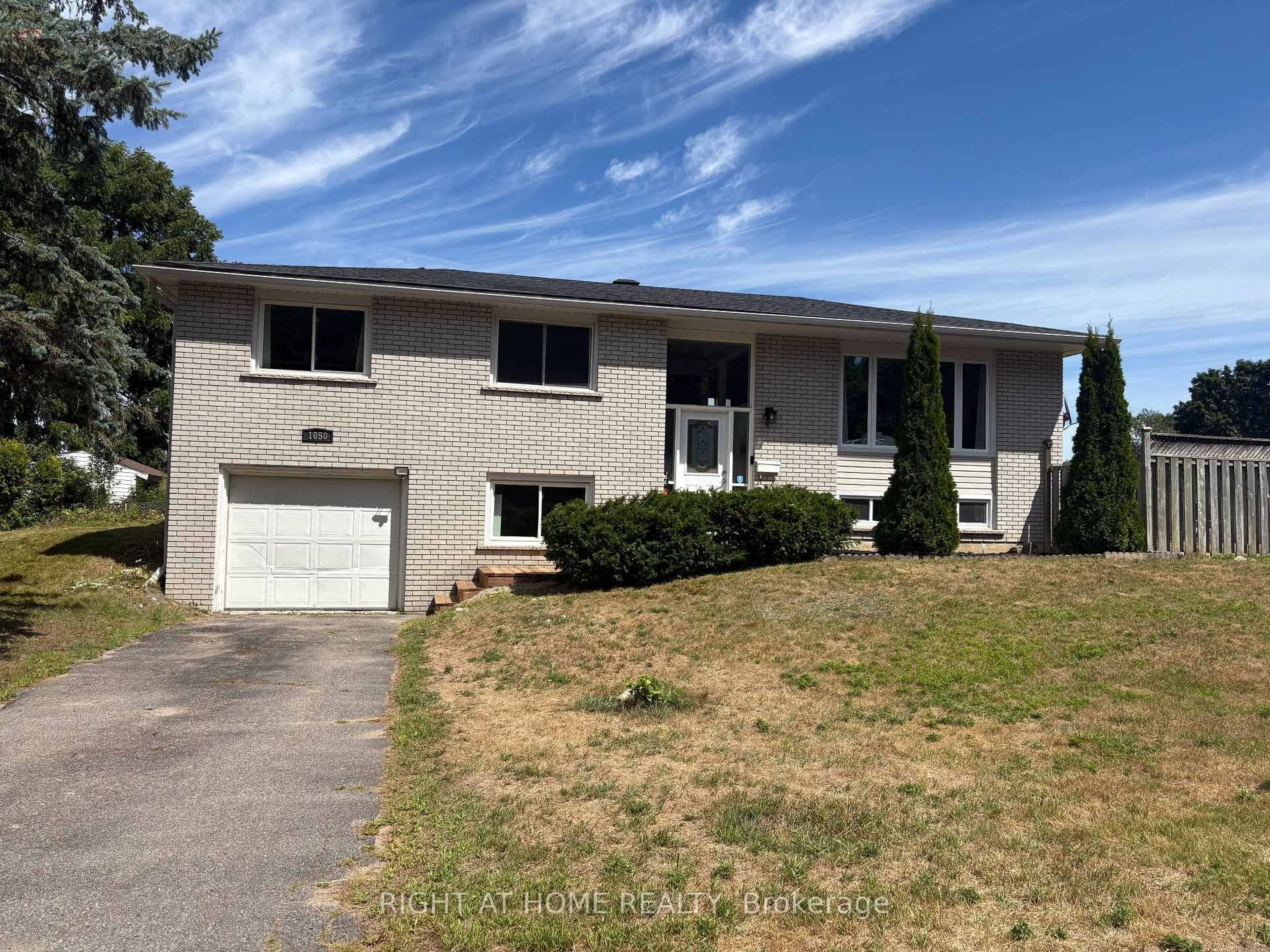 Unknown for 1050 Glen Mhor Cres, Midland Ontario L4R 4P6