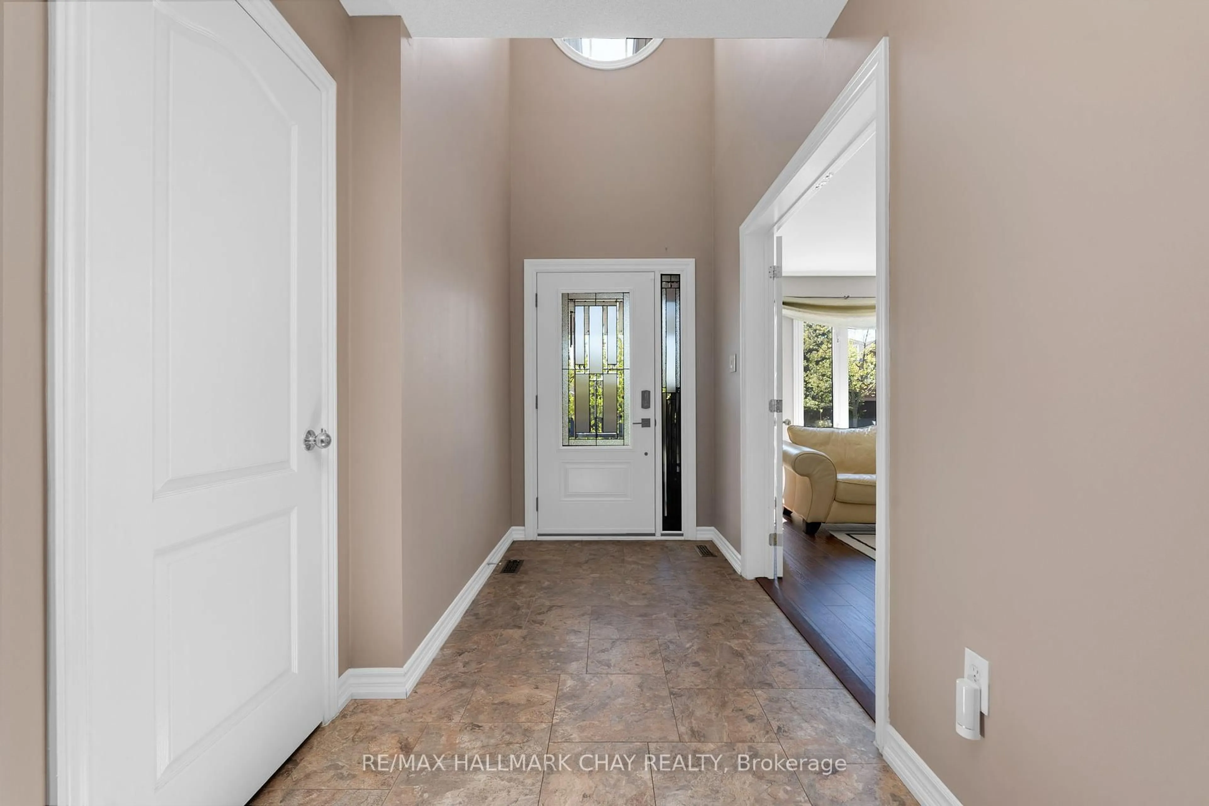 Indoor entryway for 3 Meyer Ave, Barrie Ontario L4M 6X2