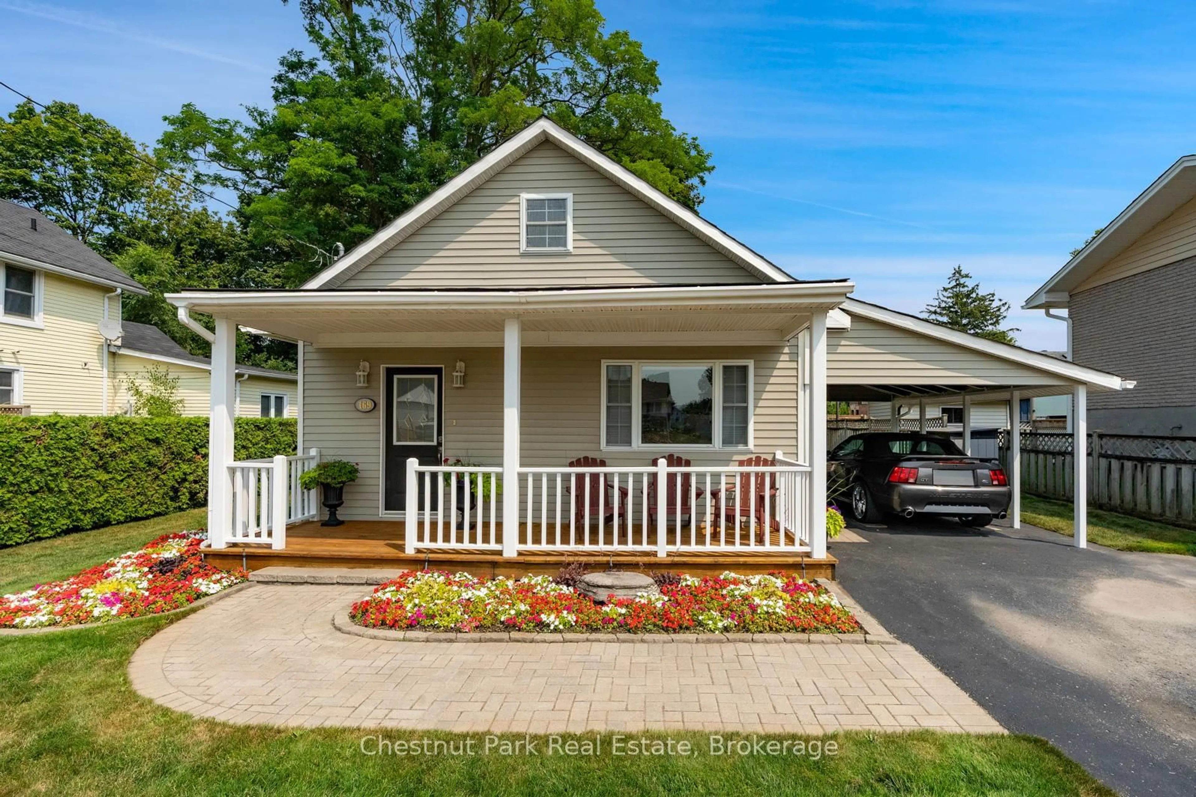Home with vinyl exterior material, street for 169 Walnut St, Collingwood Ontario L9Y 3C4