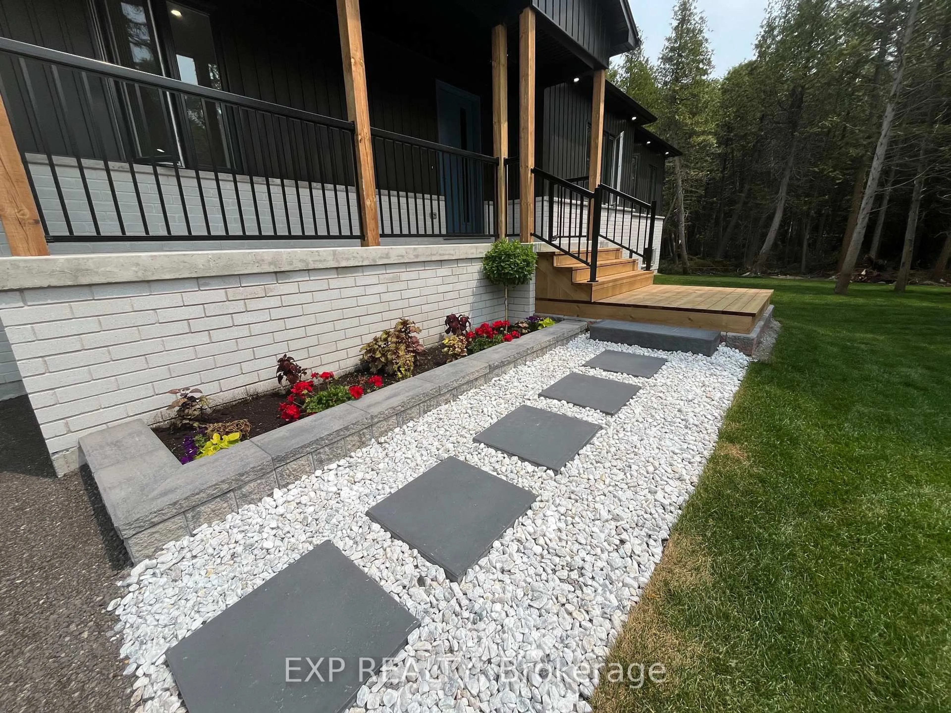 Patio, street for 48 Iroquois Cres, Tiny Ontario L9M 0C6
