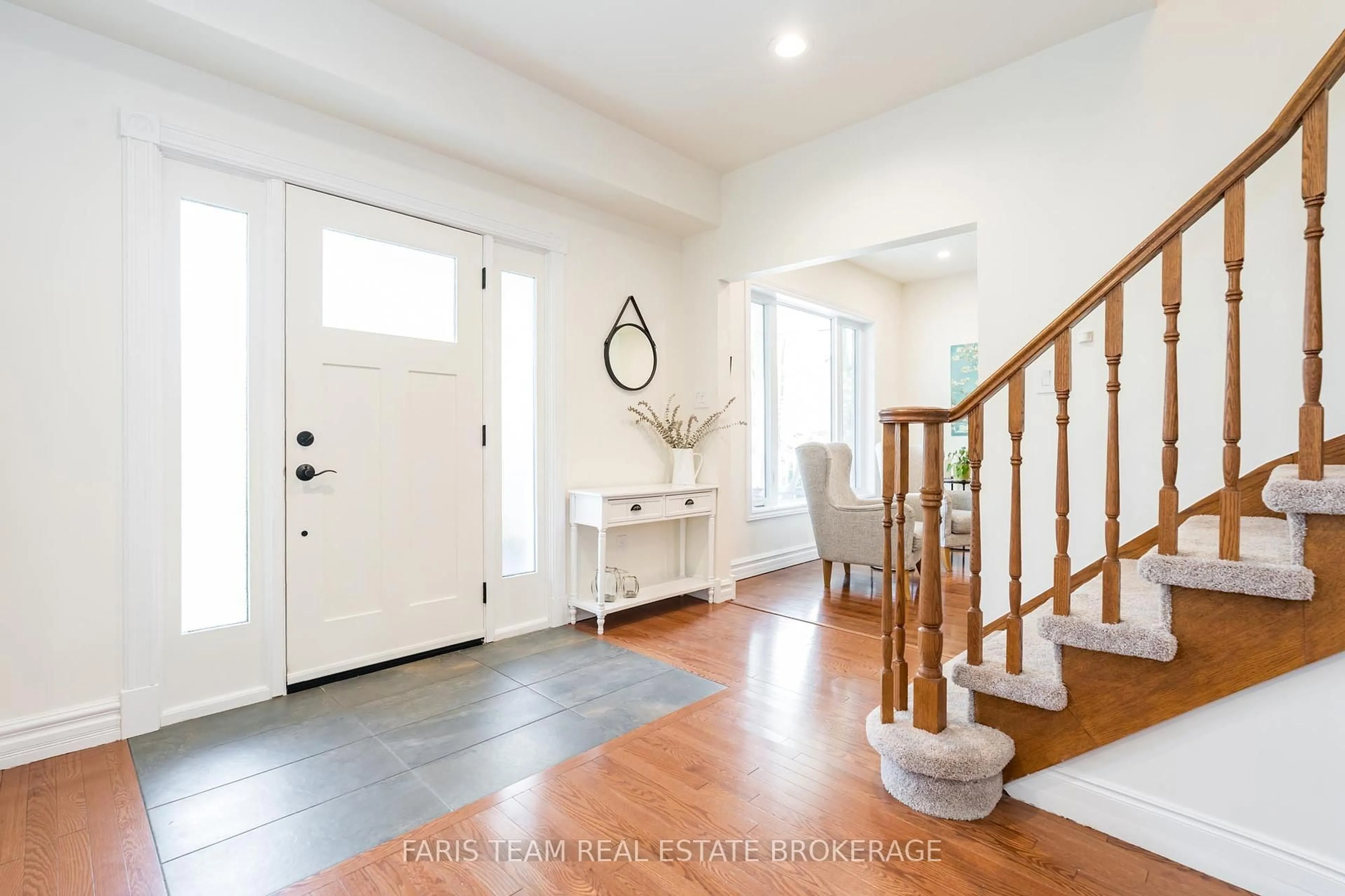 Indoor entryway for 7 Bailey Cres, Tiny Ontario L0L 2T0