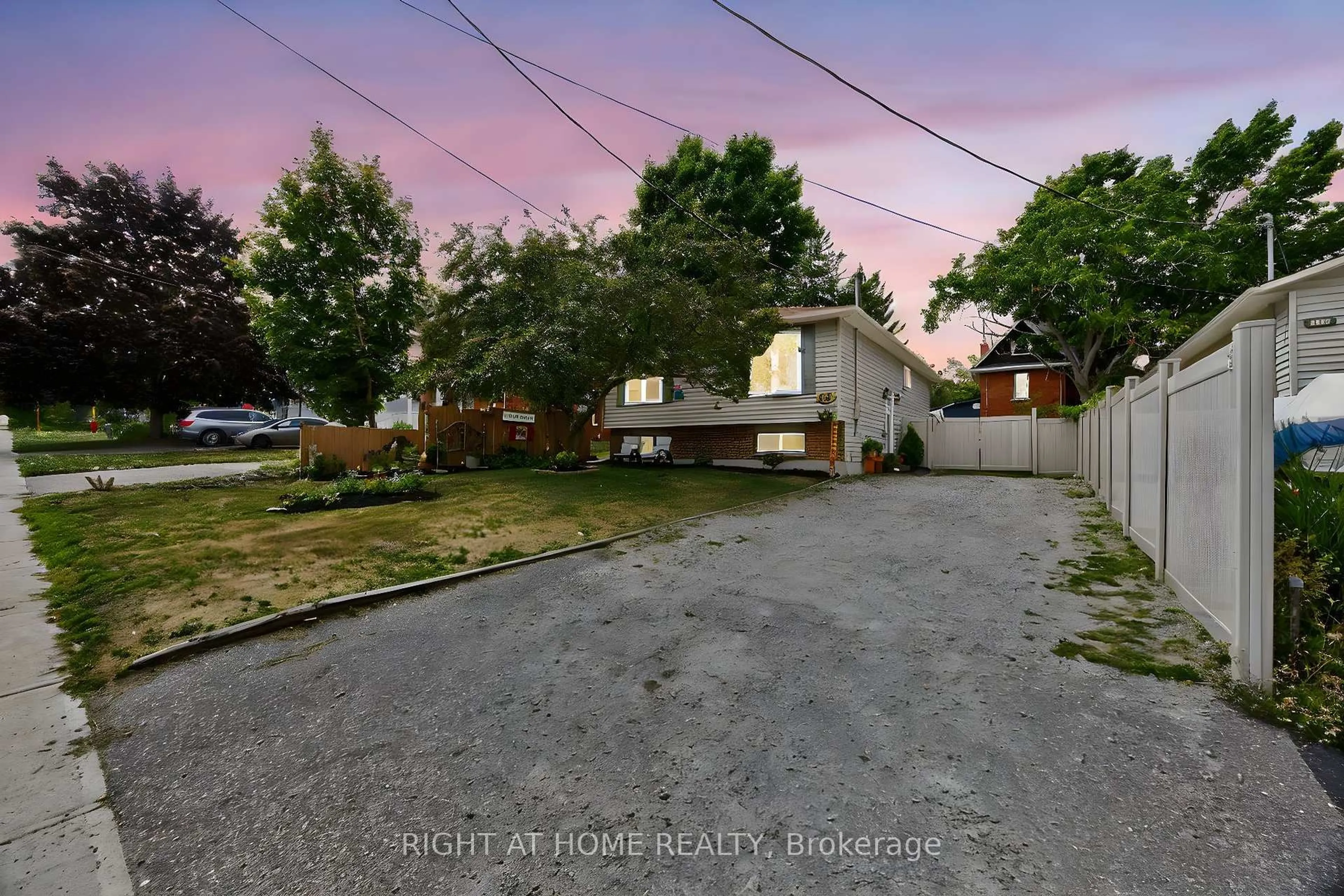 A pic from outside/outdoor area/front of a property/back of a property/a pic from drone, street for 112 Borland St, Orillia Ontario L3V 2B7