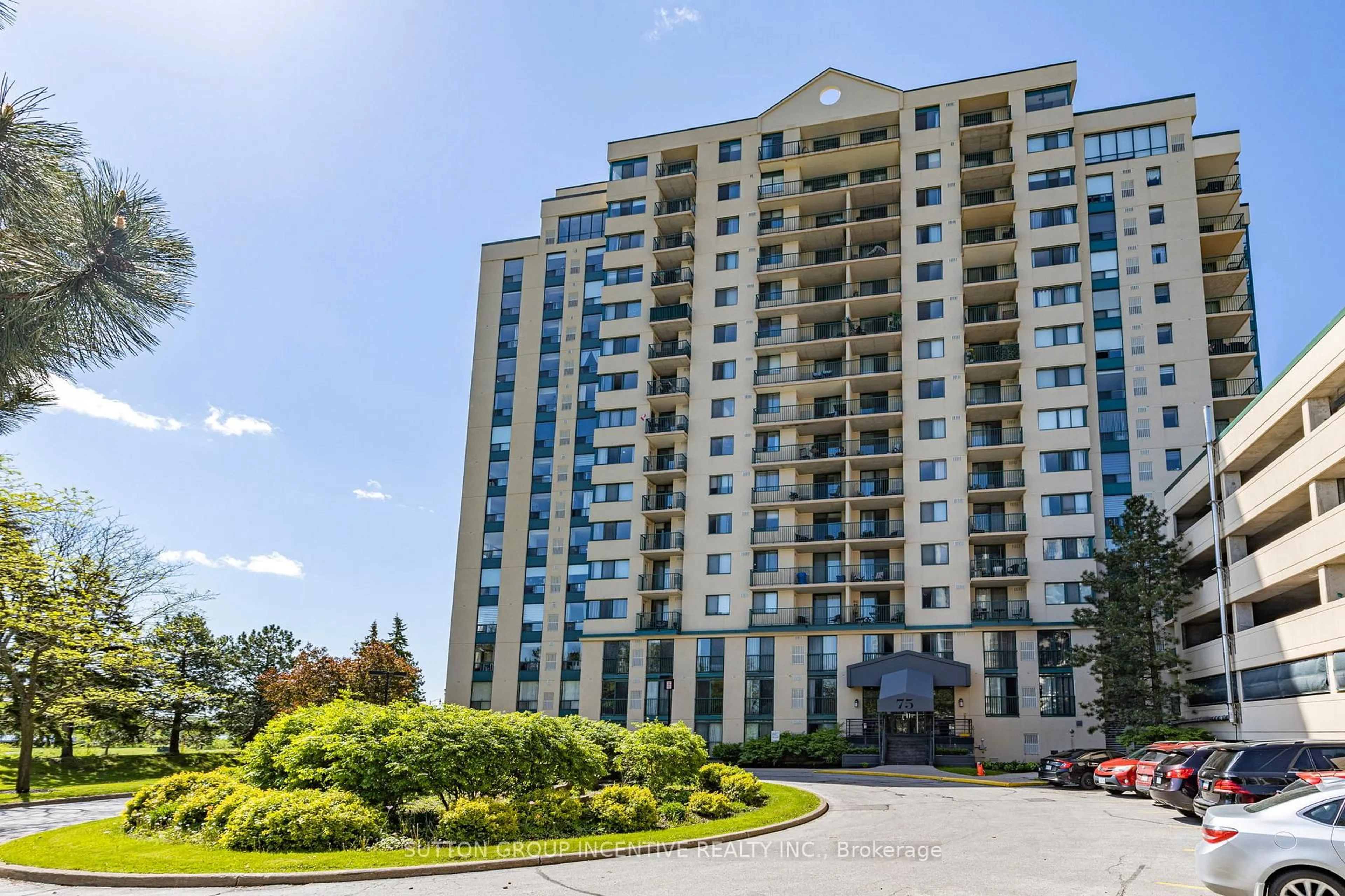 Indoor foyer for 75 Ellen St #710, Barrie Ontario L4N 7R6