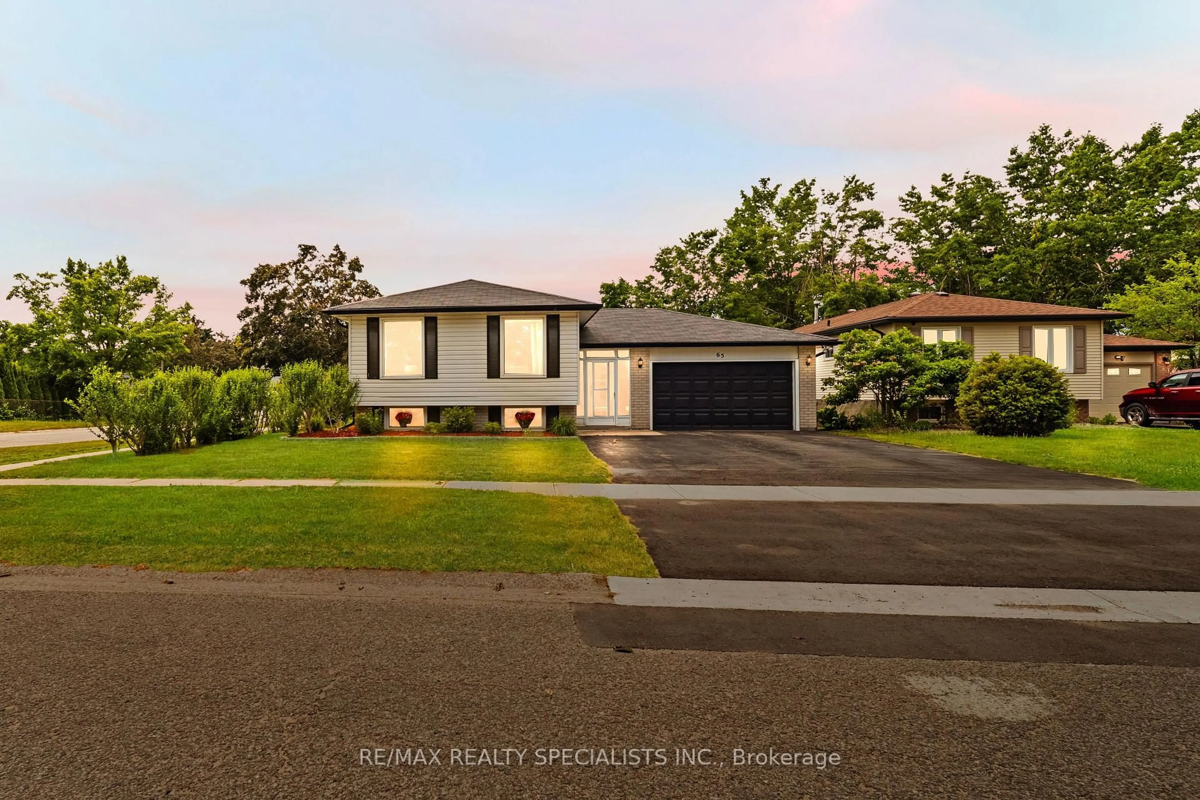 Home with vinyl exterior material, street for 65 Bronte Cres, Barrie Ontario L4N 5B8