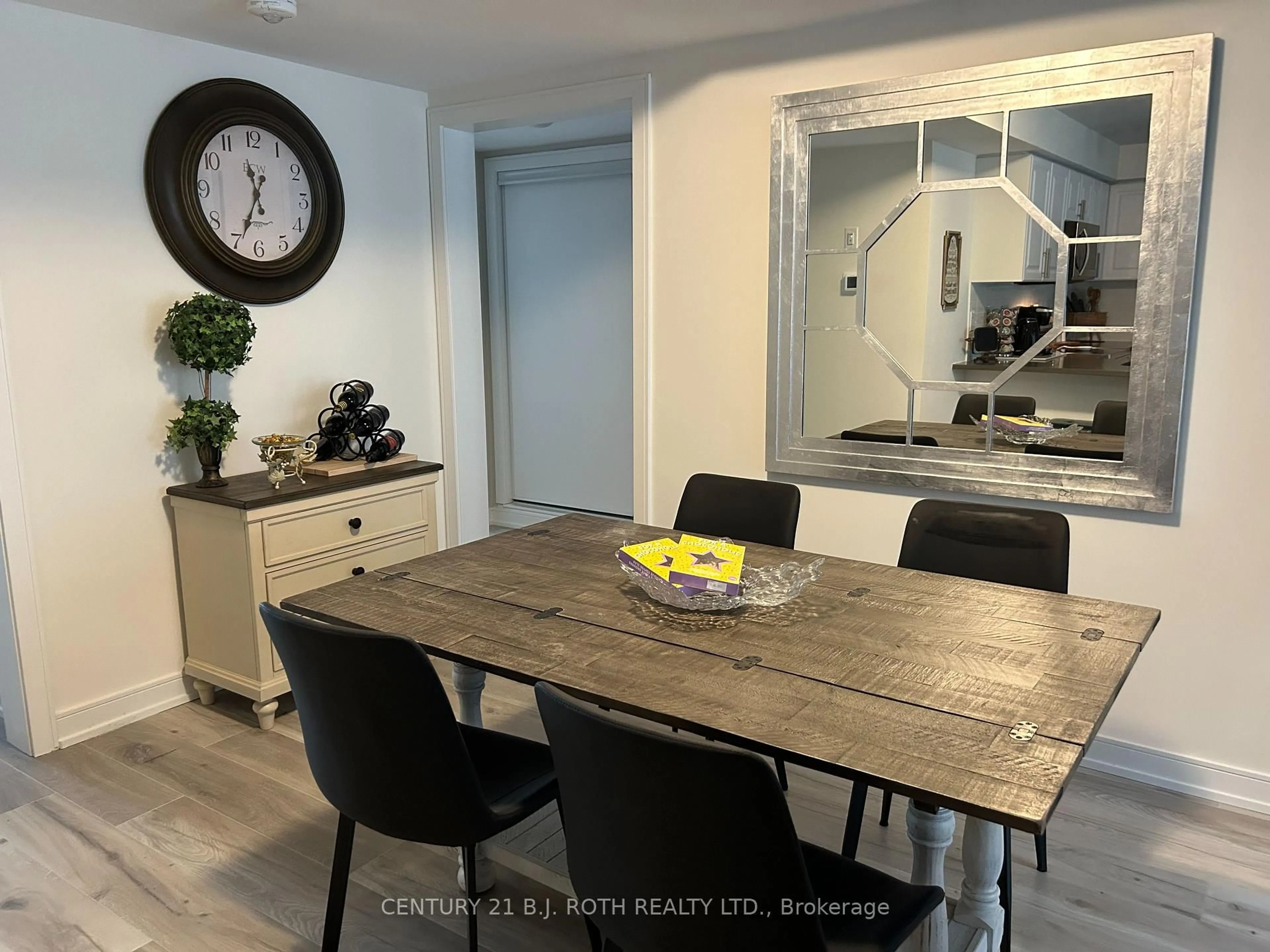 Dining room, wood/laminate floor for 64 APPLETREE Lane, Barrie Ontario L9J 0P1