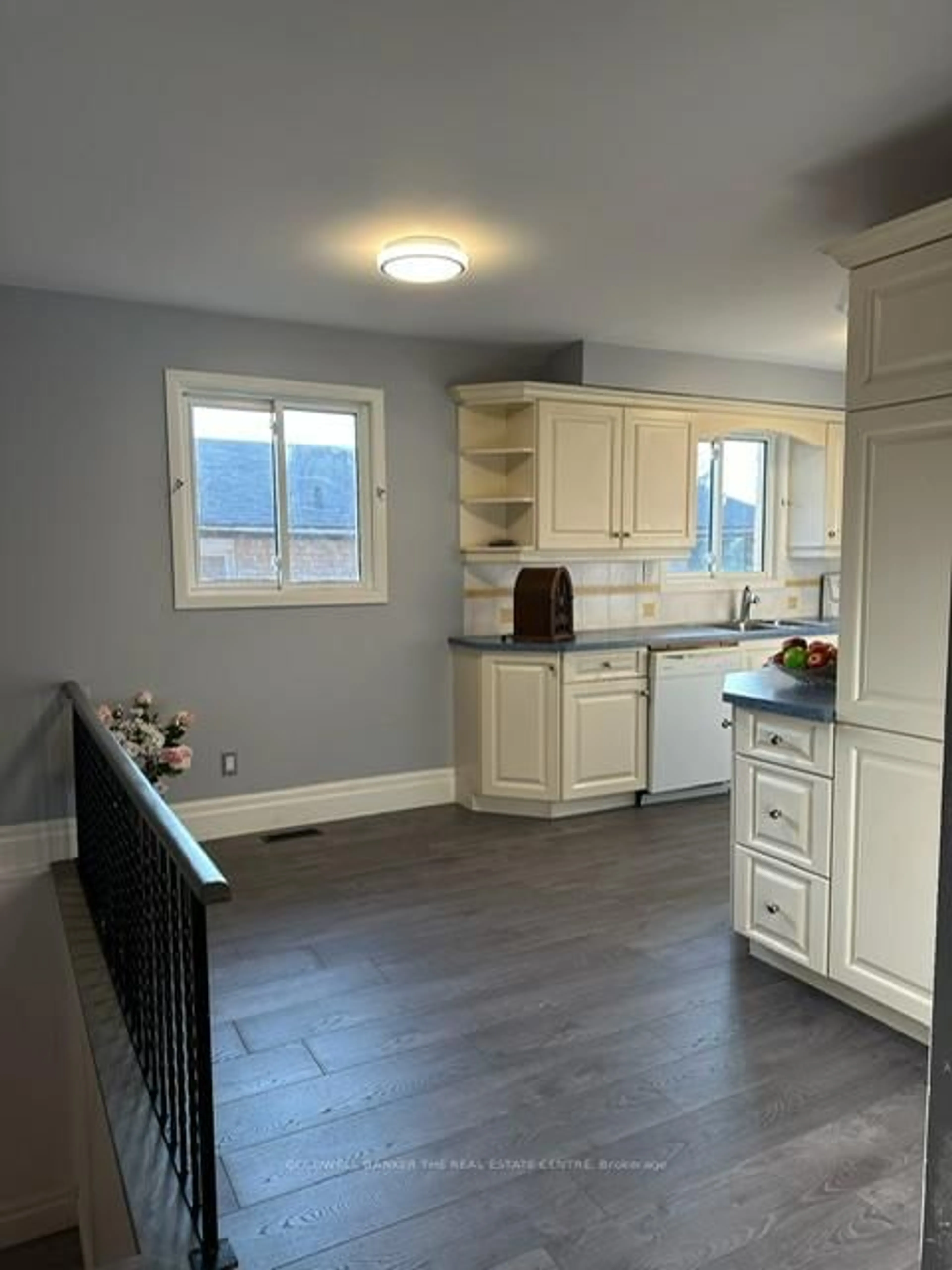 Open concept kitchen, unknown for 104 Kozlov St, Barrie Ontario L4N 4P9