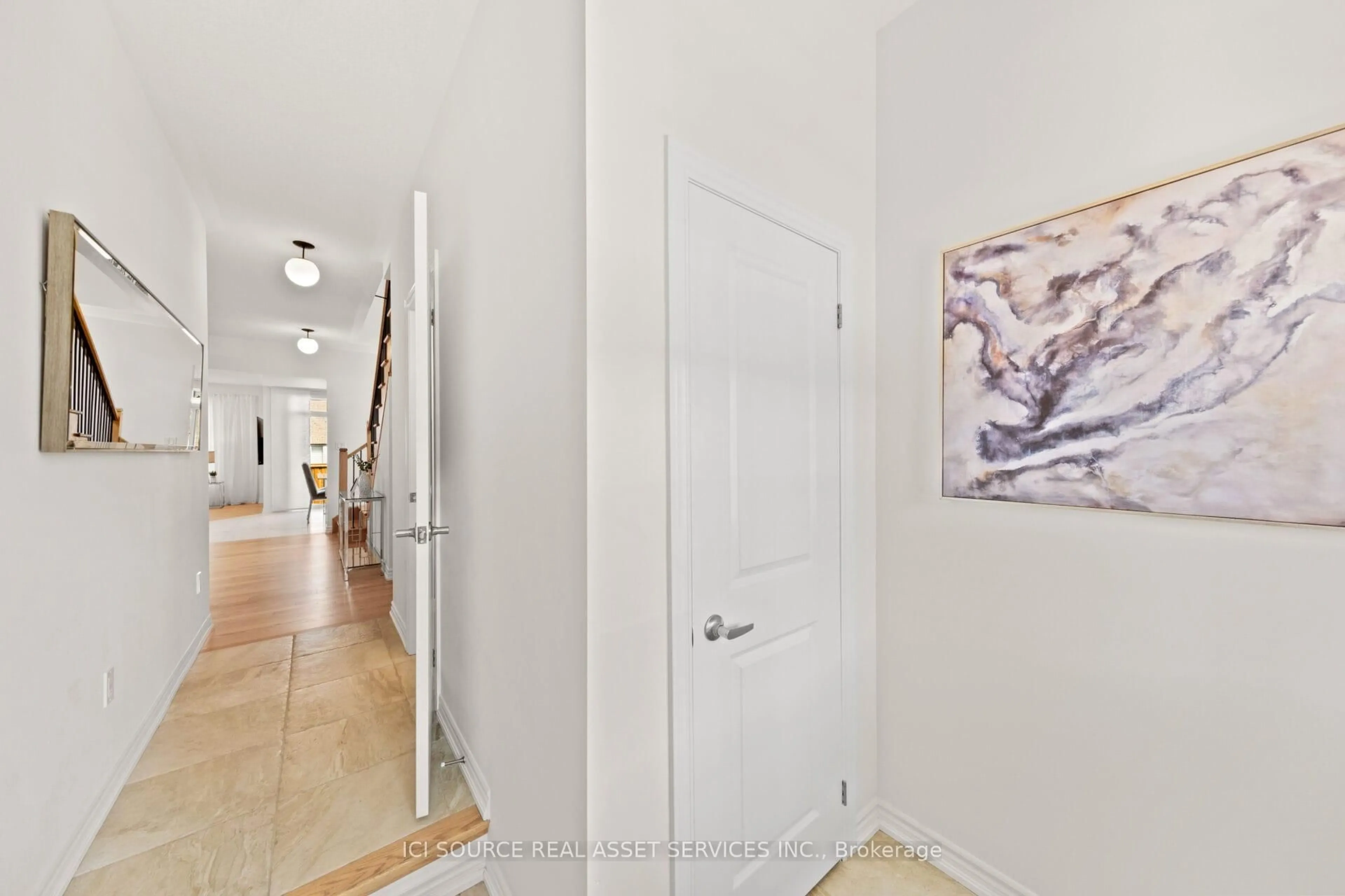 Indoor entryway for 56 Bannister Rd, Barrie Ontario L9J 0L7