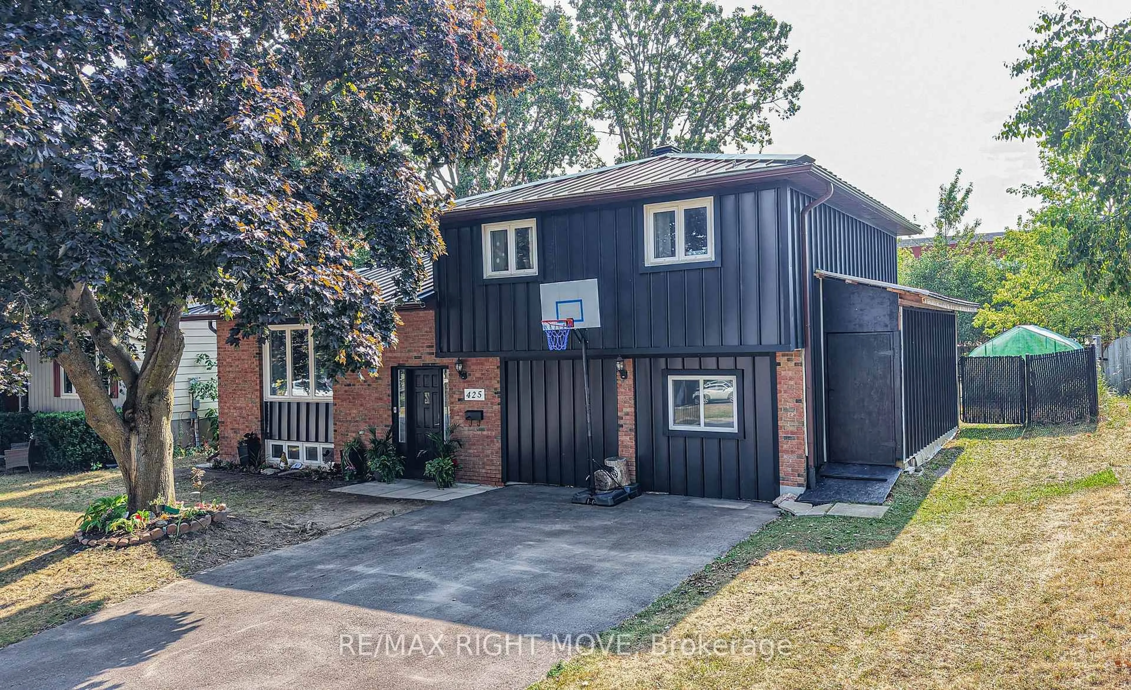 Home with brick exterior material, street for 425 Raymond Ave, Orillia Ontario L3V 6V2
