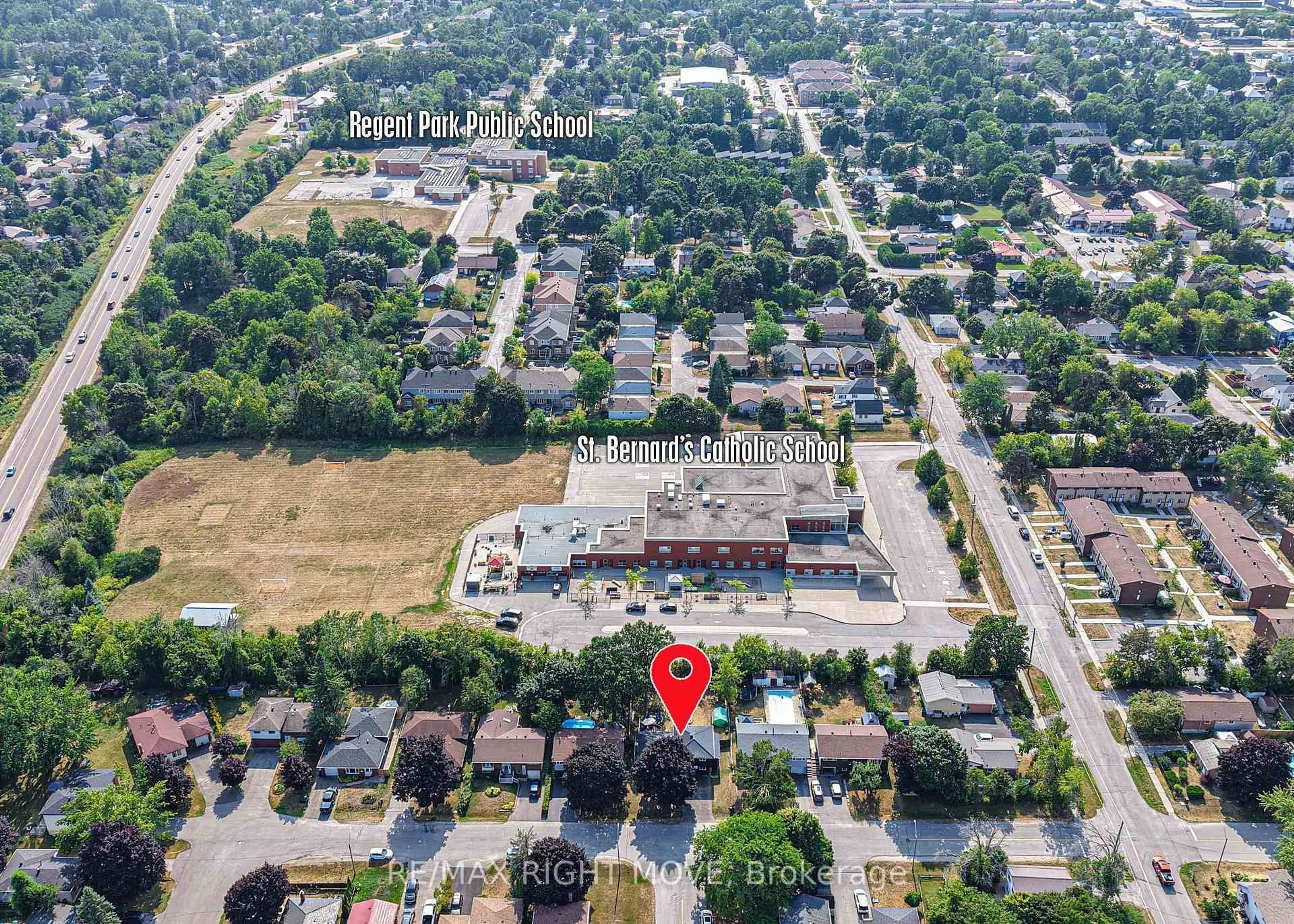 A pic from outside/outdoor area/front of a property/back of a property/a pic from drone, street for 425 Raymond Ave, Orillia Ontario L3V 6V2
