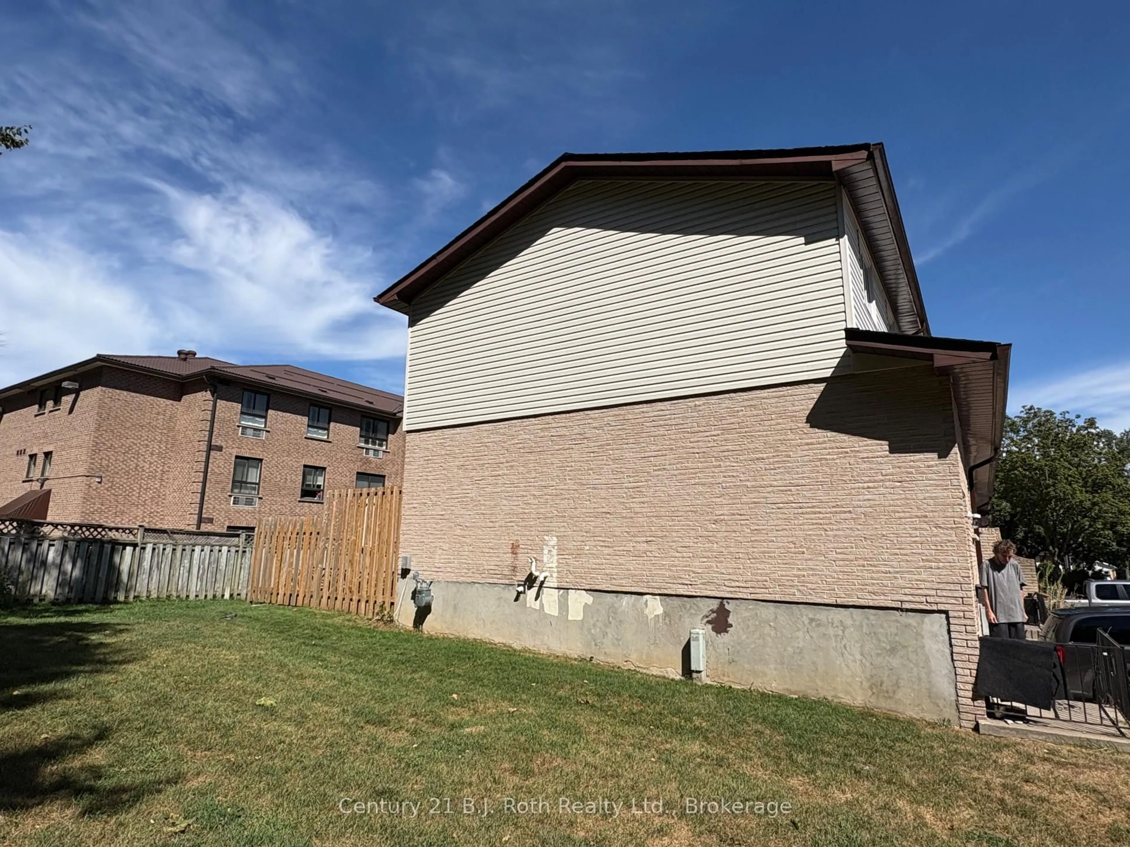 Home with brick exterior material, building for 1095 Mississaga St #107, Orillia Ontario L3V 6W7