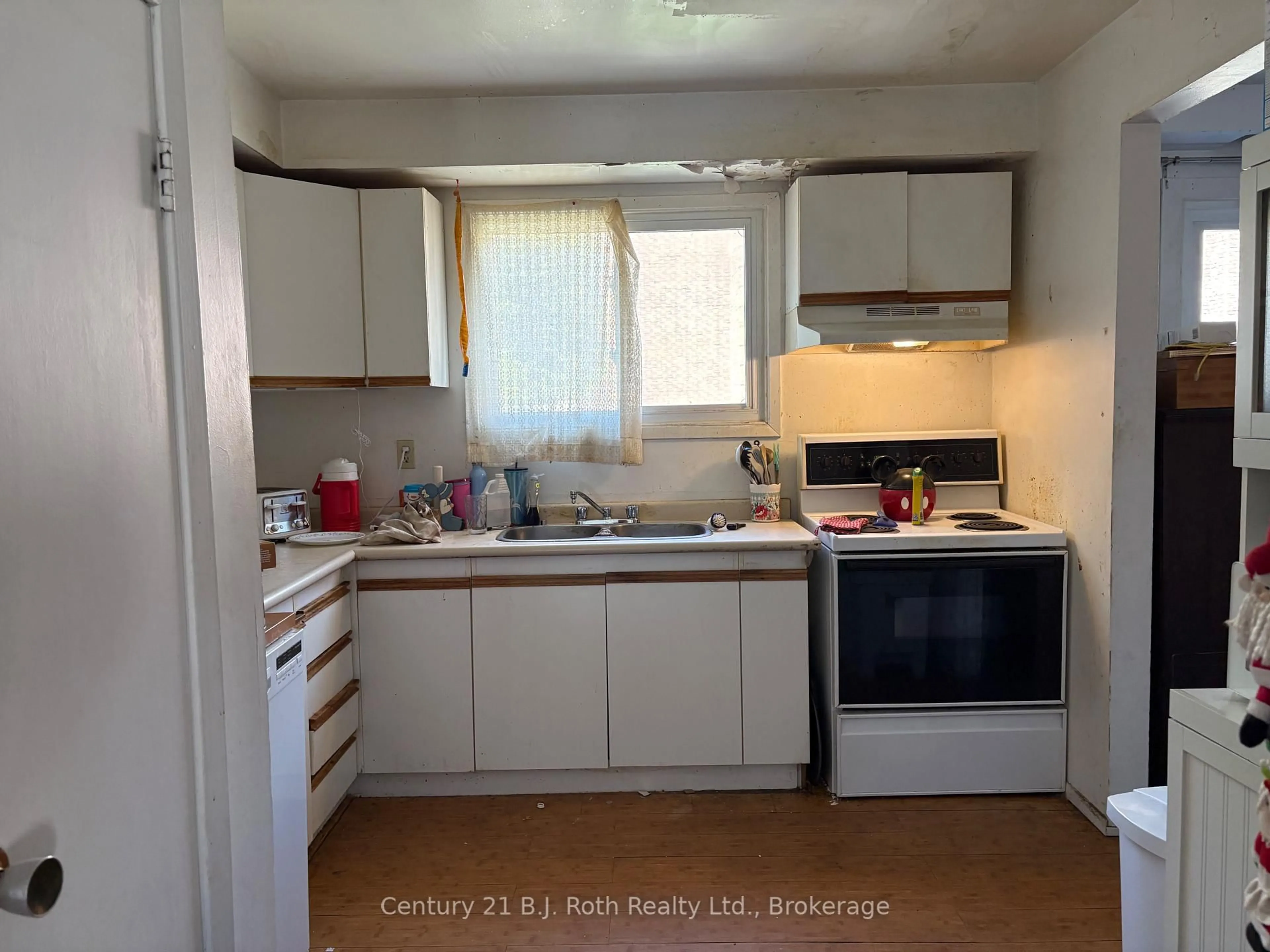 Standard kitchen, unknown for 1095 Mississaga St #107, Orillia Ontario L3V 6W7