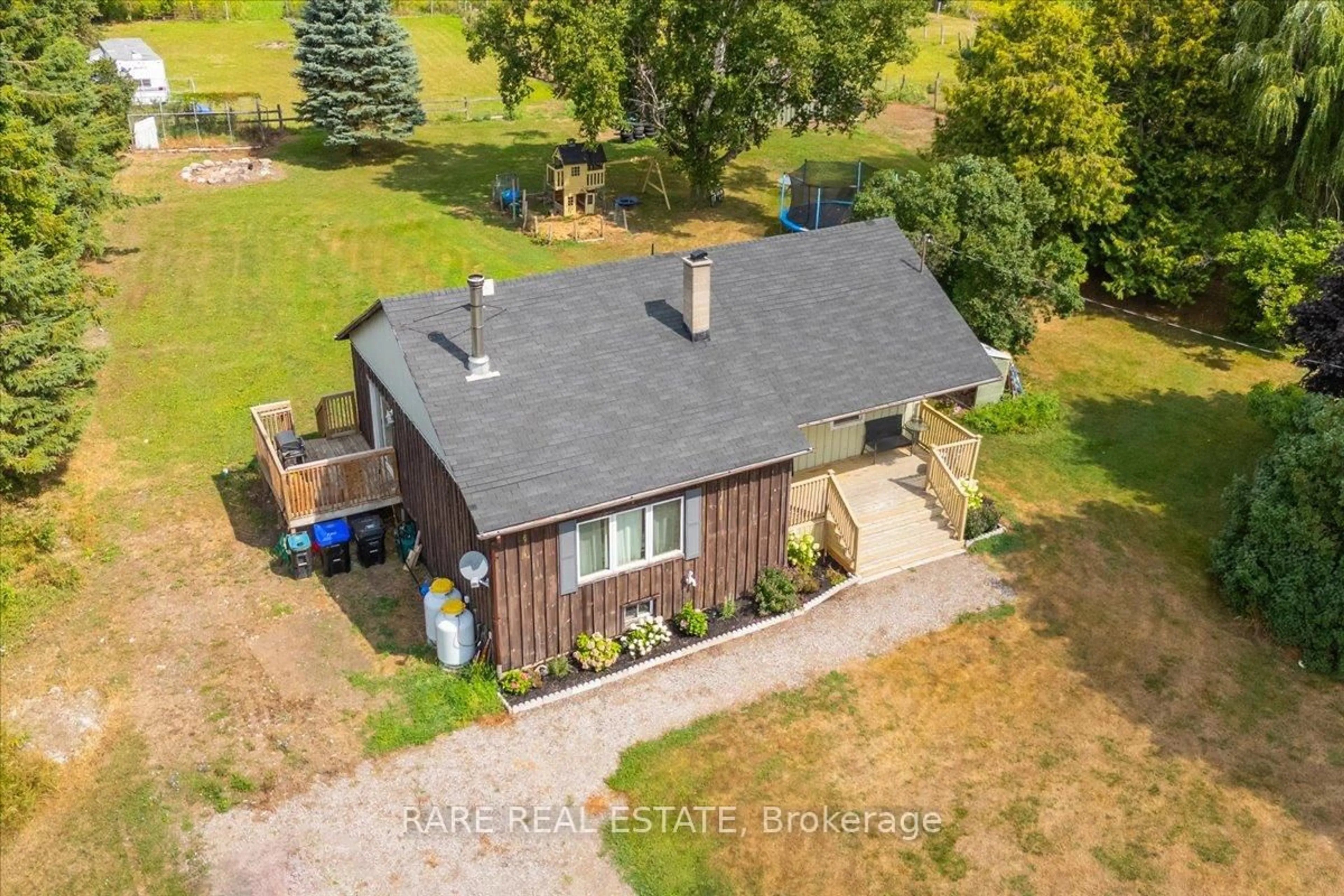 A pic from outside/outdoor area/front of a property/back of a property/a pic from drone, building for 4412 7th Concession, Clearview Ontario L0M 1N0