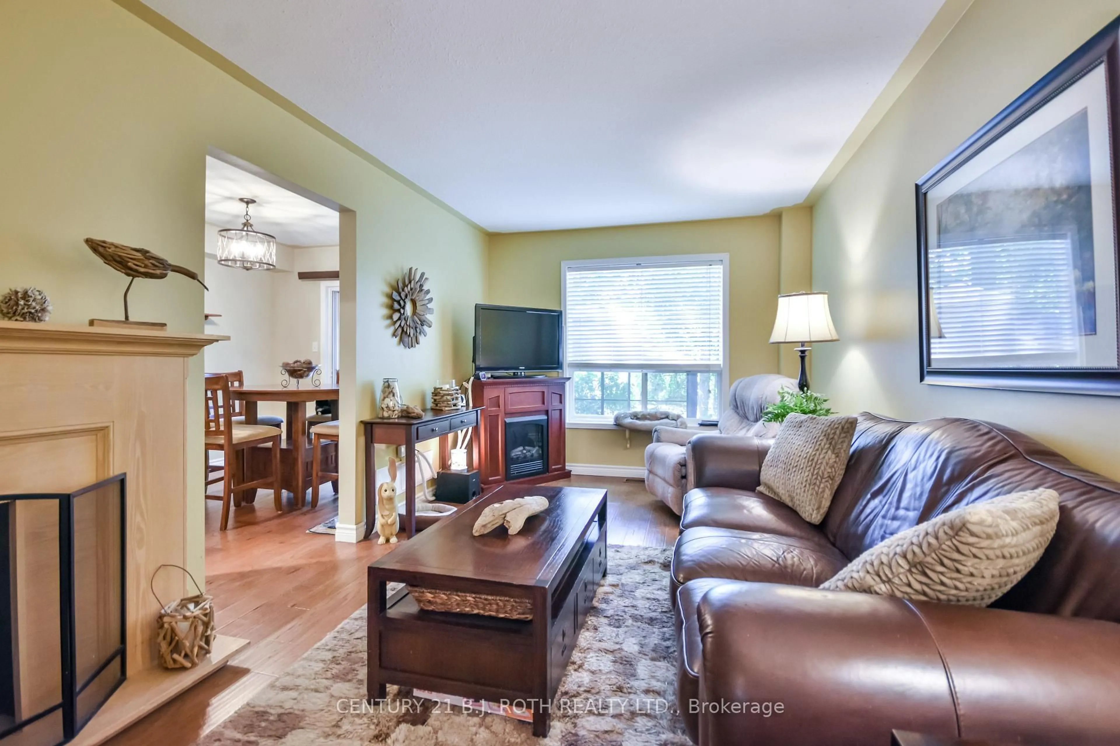 Living room with furniture, wood/laminate floor for 17 Vivian Lane, Orillia Ontario L3V 7Z9