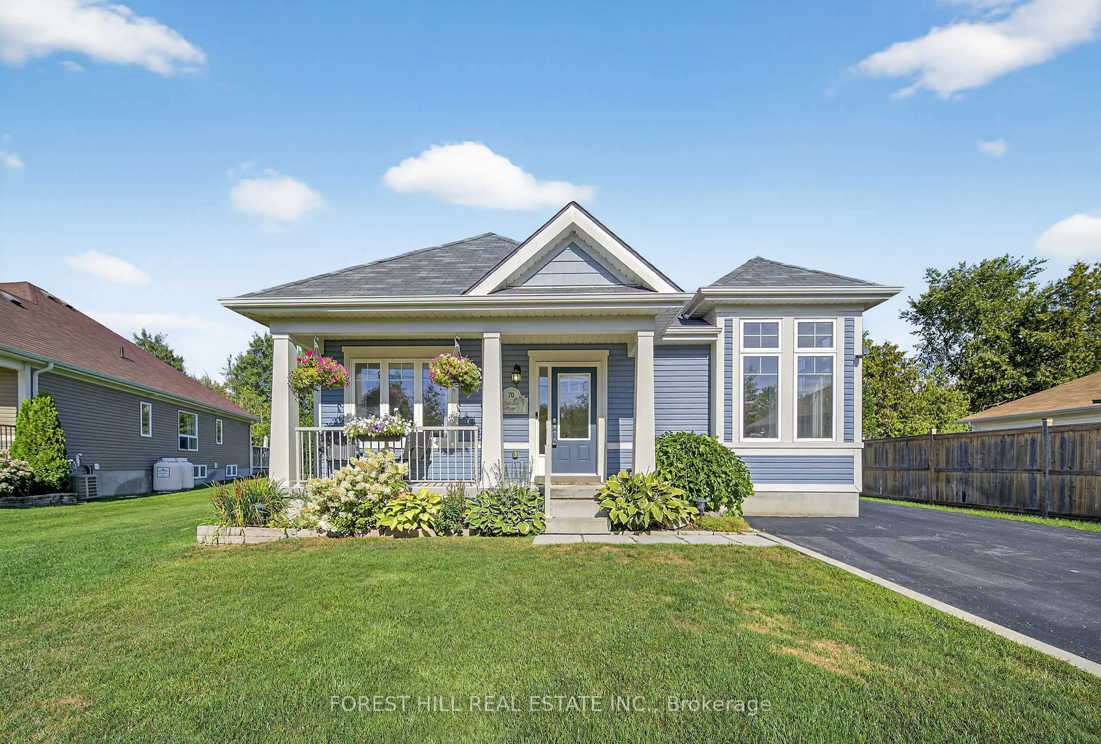 Home with vinyl exterior material, street for 70 Robert St, Wasaga Beach Ontario L9Z 2Y2