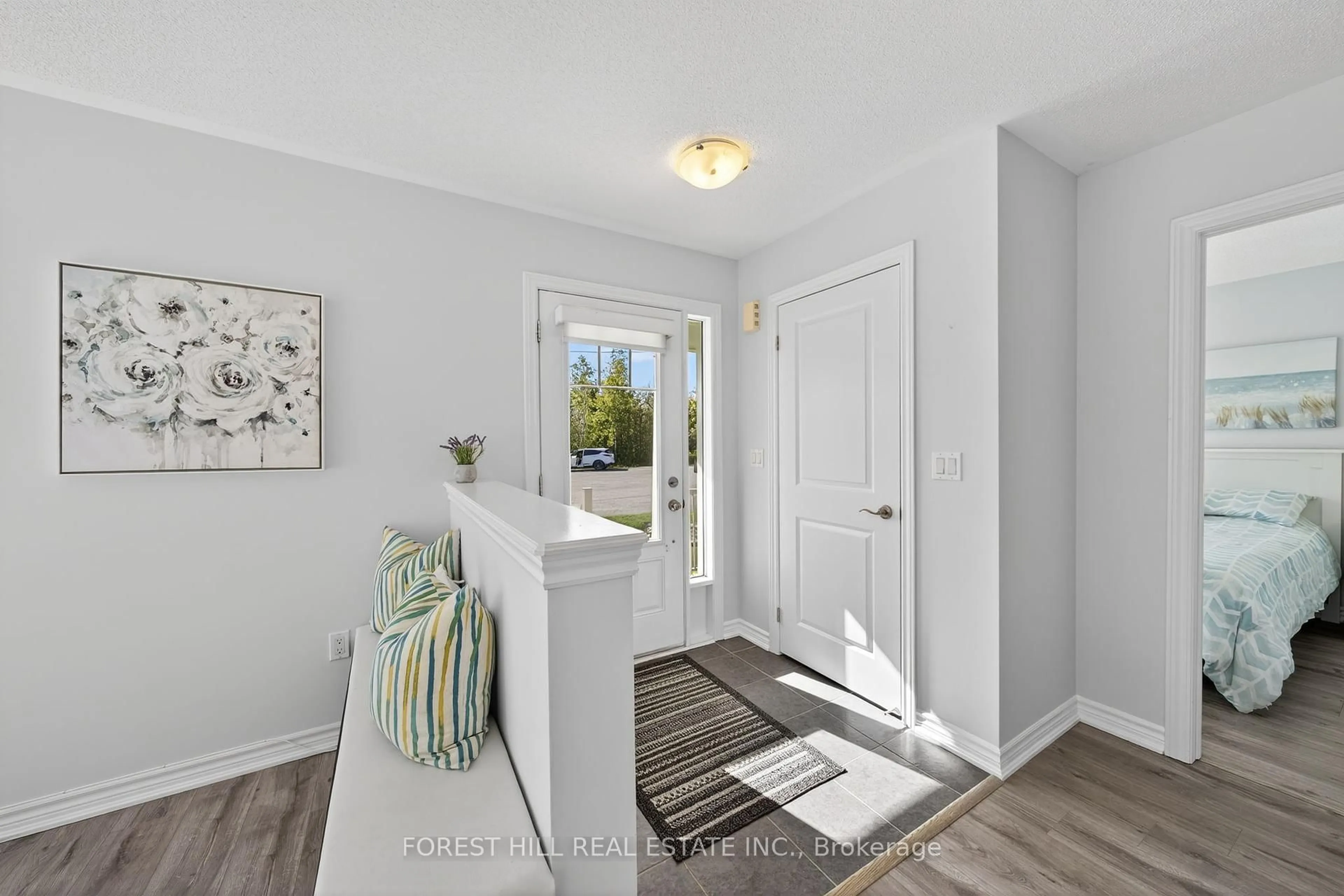 Indoor entryway for 70 Robert St, Wasaga Beach Ontario L9Z 2Y2