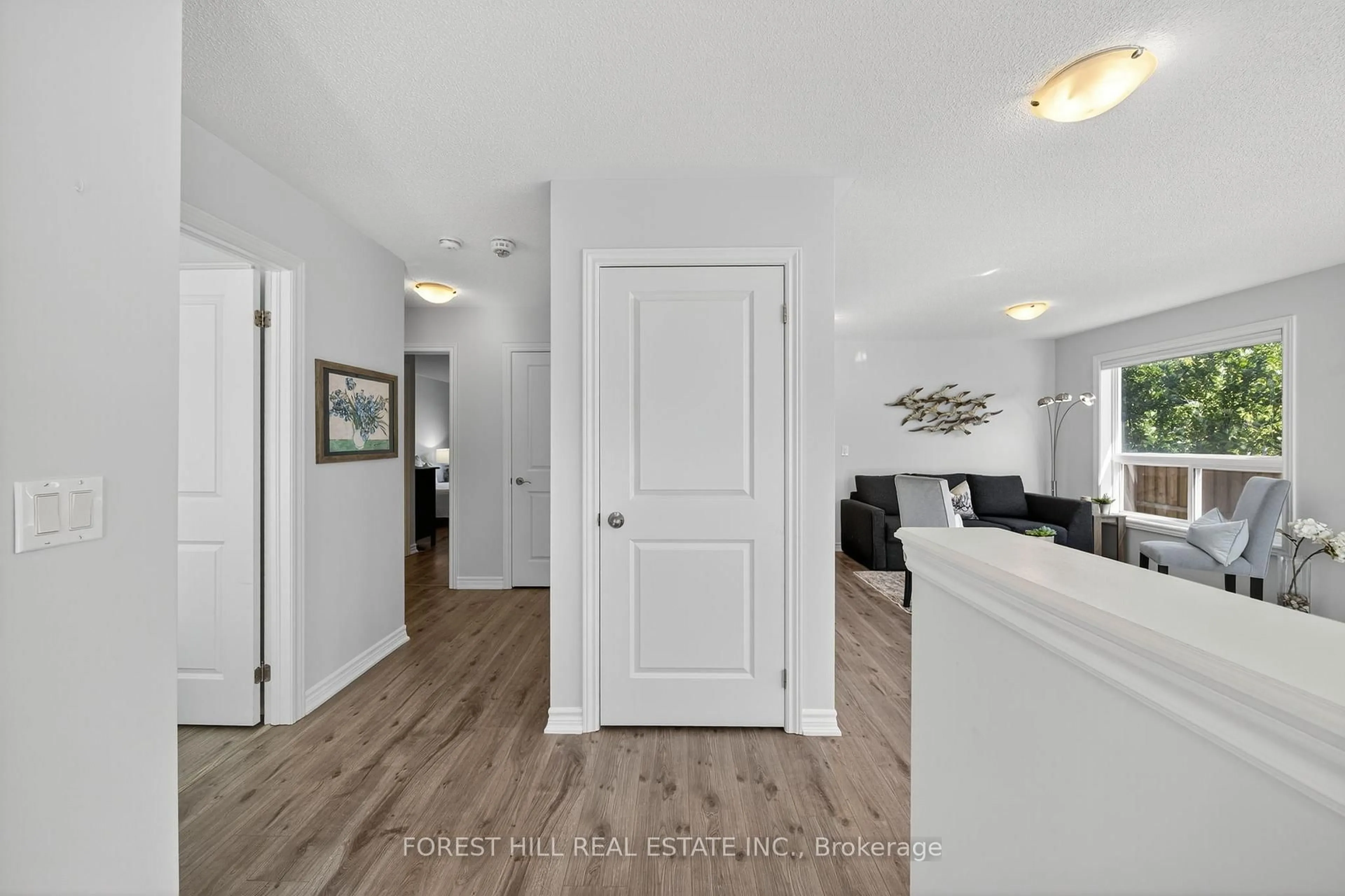 Indoor entryway for 70 Robert St, Wasaga Beach Ontario L9Z 2Y2