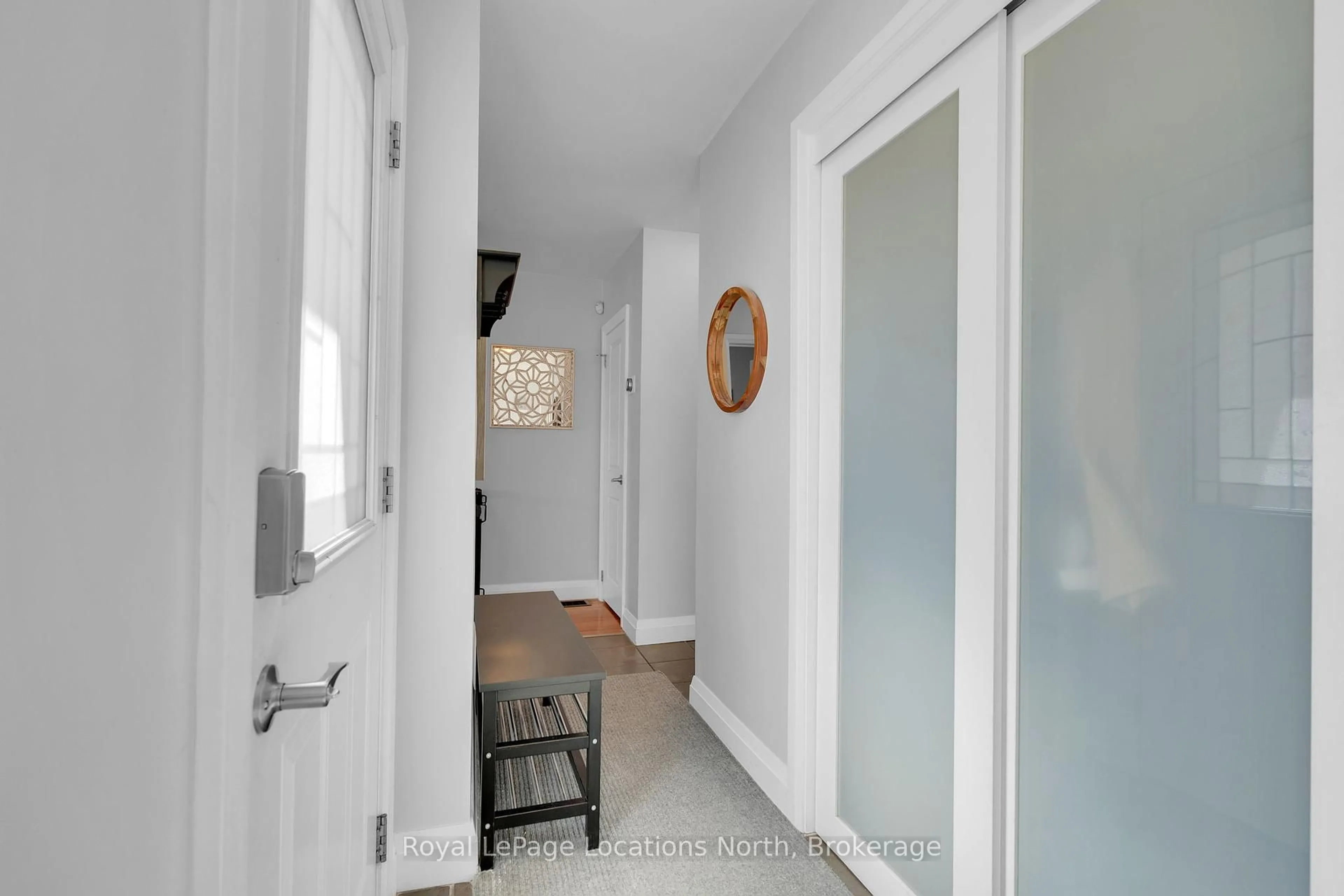 Indoor entryway for 88 Rose St, Barrie Ontario L4M 2T2