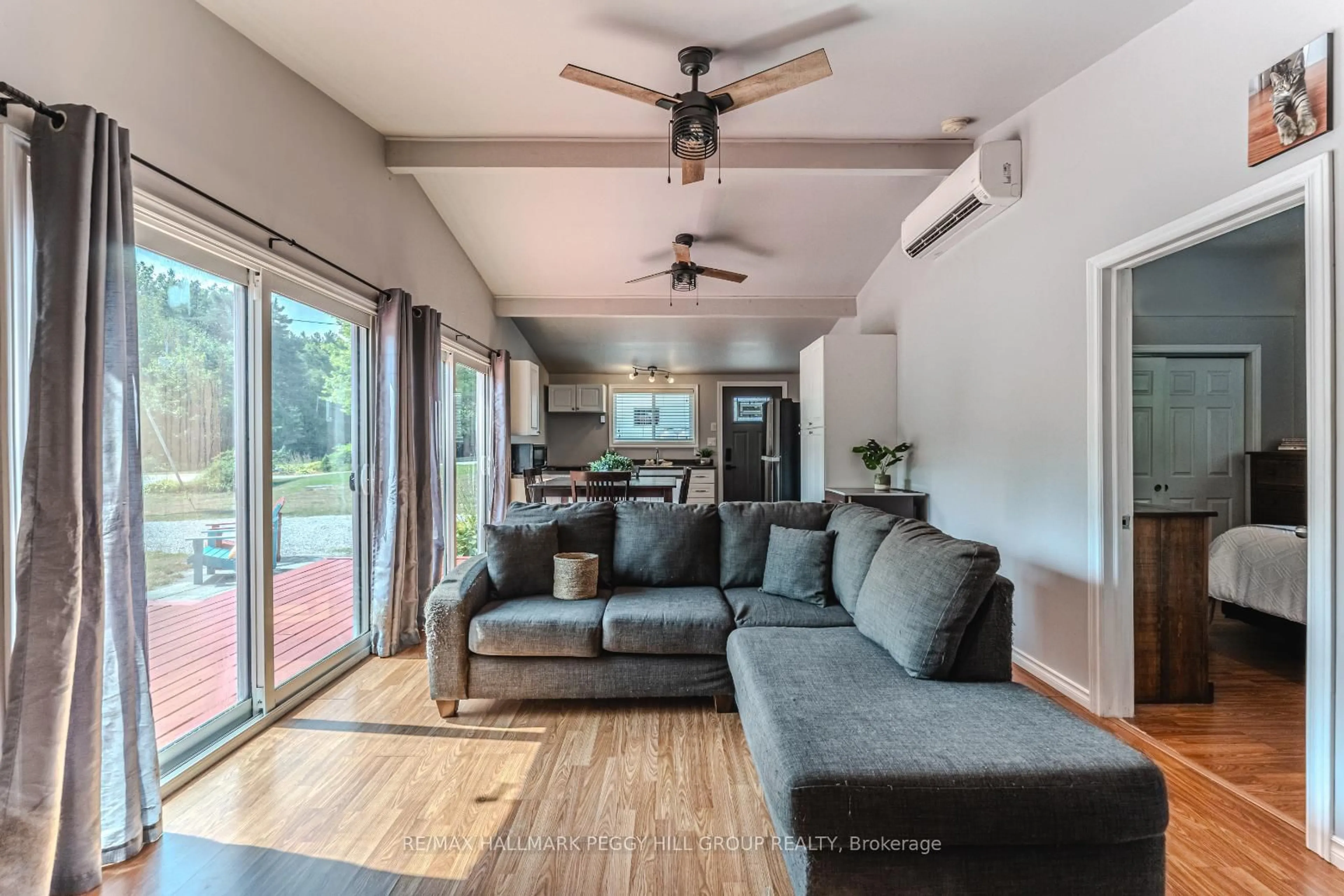 Living room with furniture, unknown for 3304 Lake St George Blvd, Severn Ontario L0K 2B0