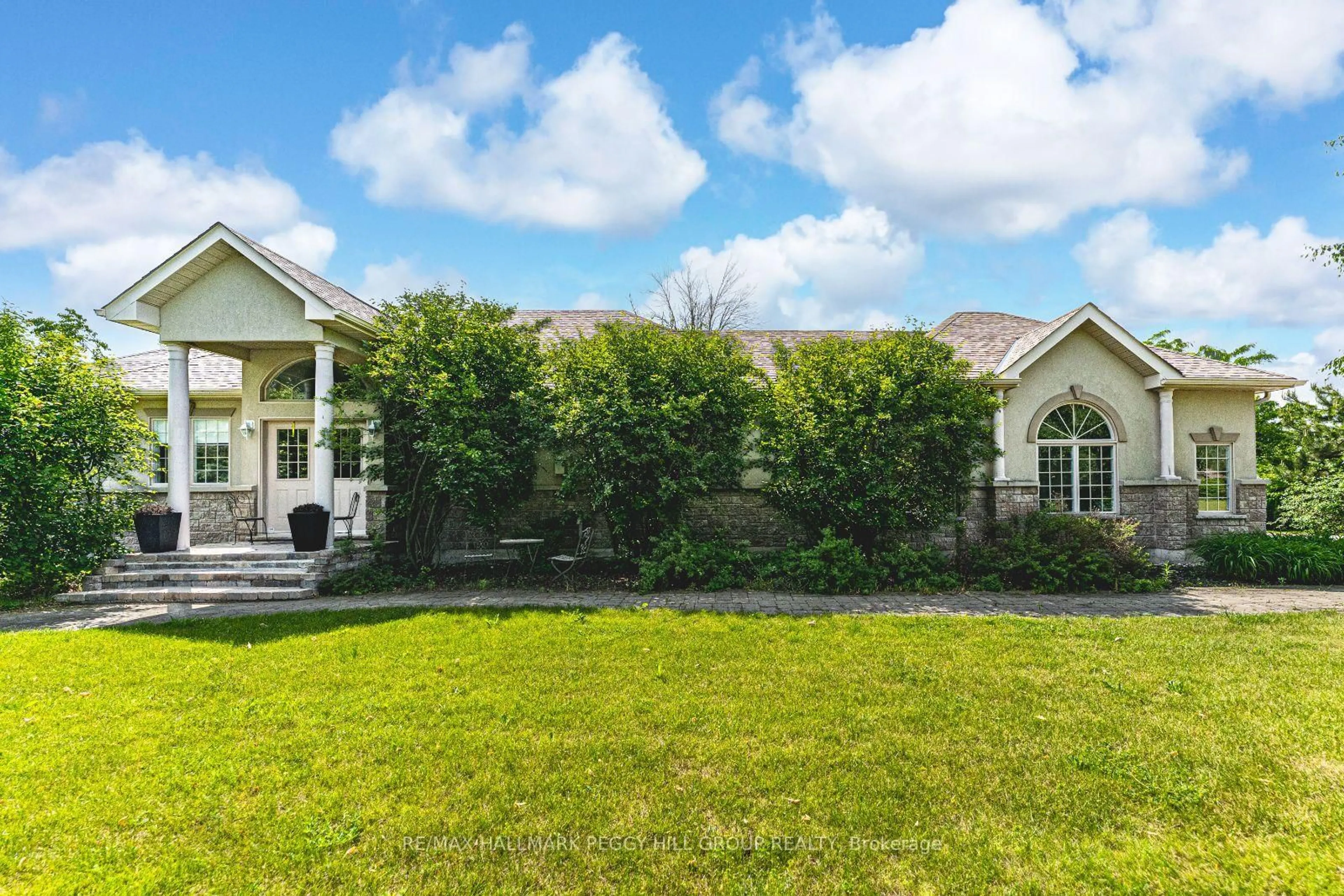 A pic from outside/outdoor area/front of a property/back of a property/a pic from drone, water/lake/river/ocean view for 32 Basswood Circ, Oro-Medonte Ontario L0L 2L0