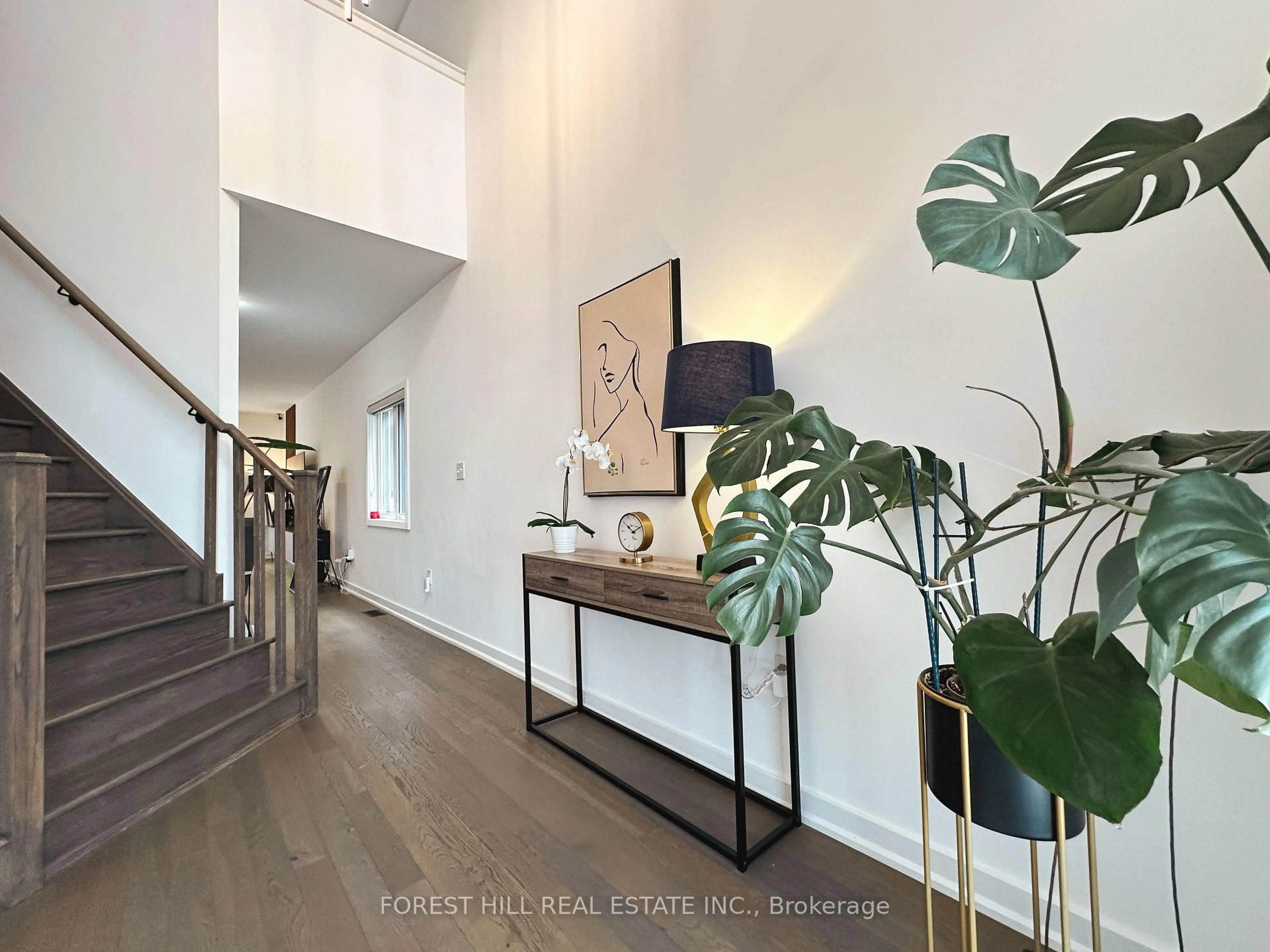 Indoor entryway for 64 Mabern St, Barrie Ontario L9J 0J2