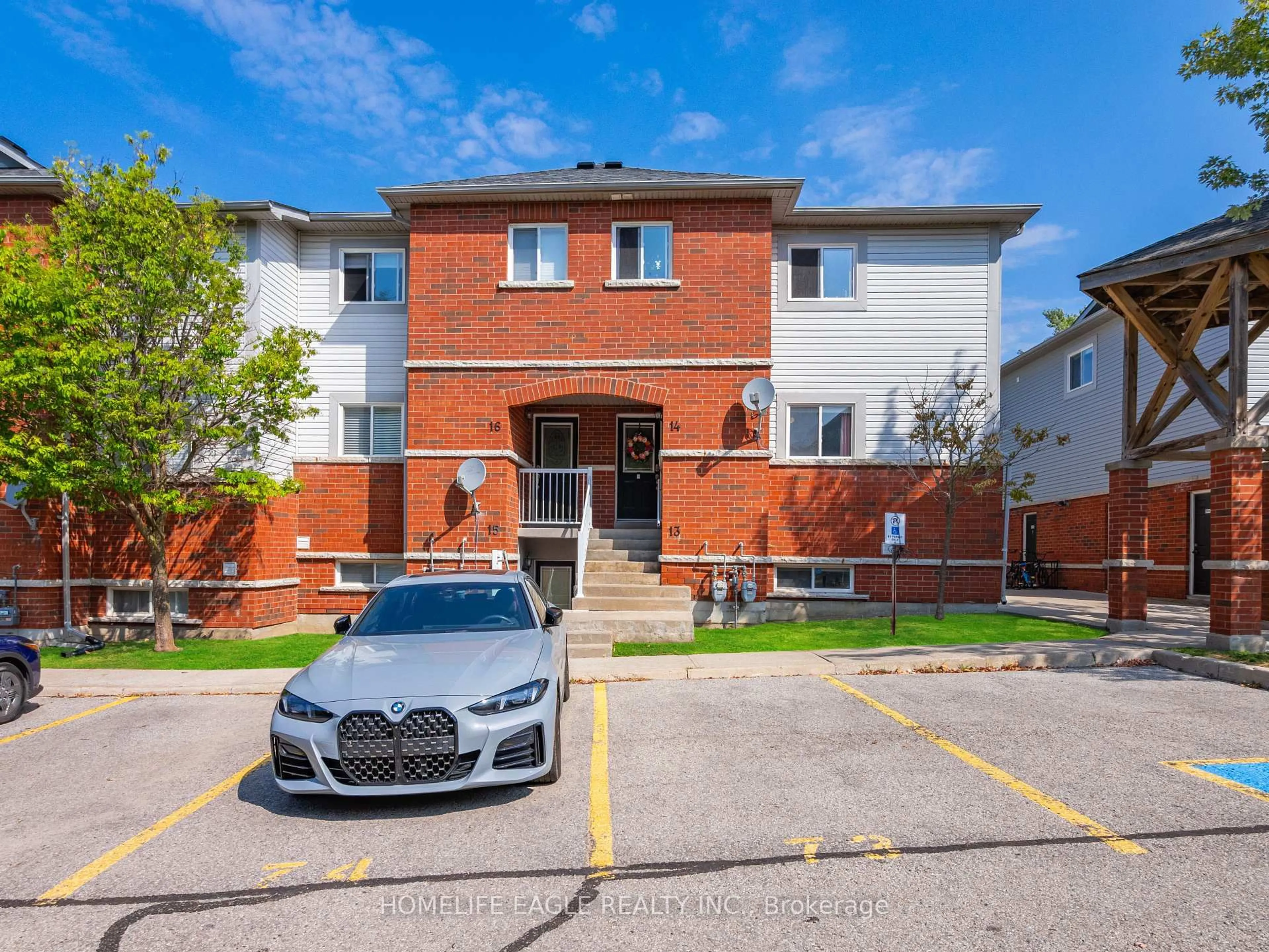 Home with brick exterior material, street for 235 Ferndale Dr #13, Barrie Ontario L4N 0T6