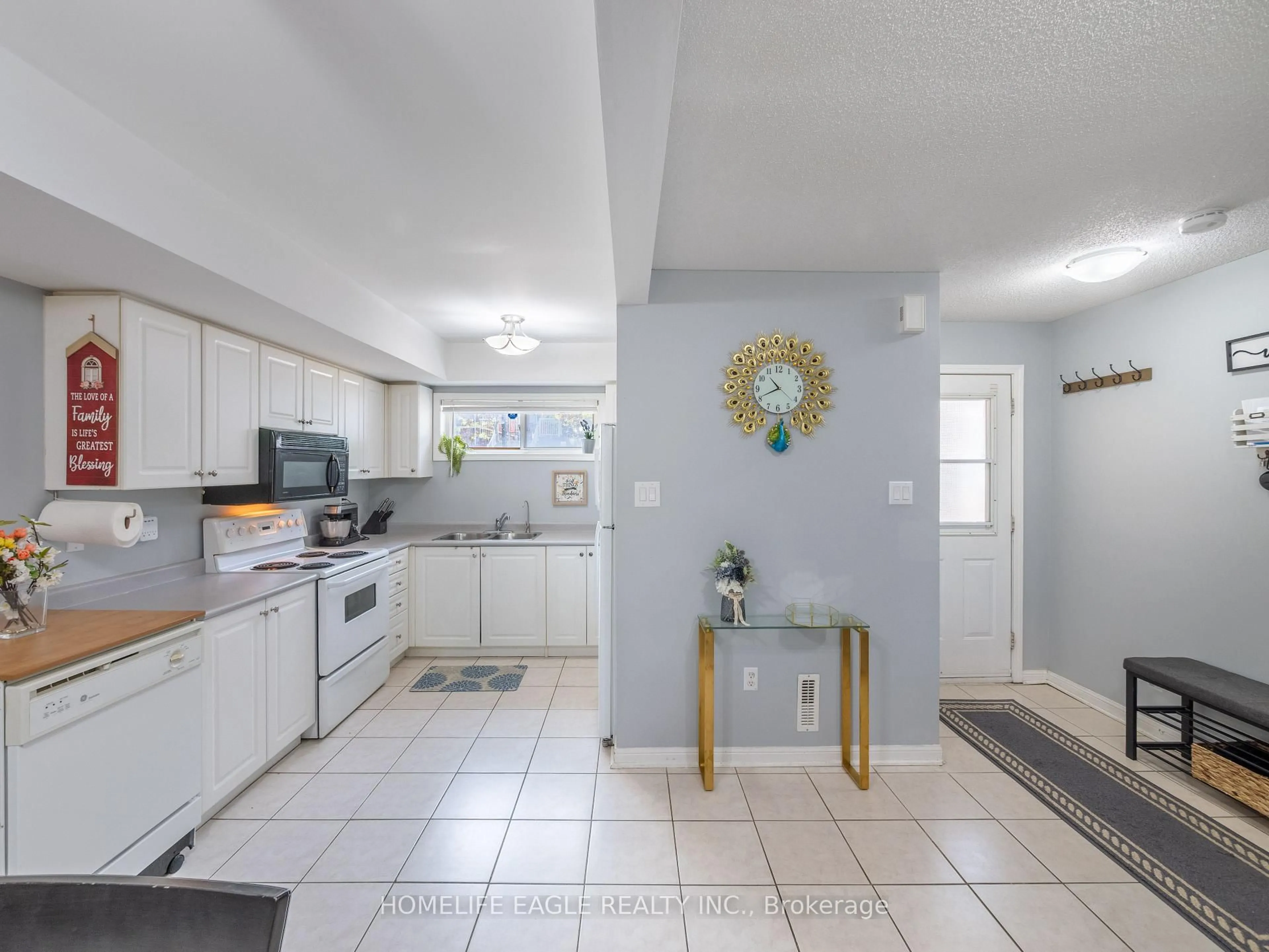 Open concept kitchen, ceramic/tile floor for 235 Ferndale Dr #13, Barrie Ontario L4N 0T6