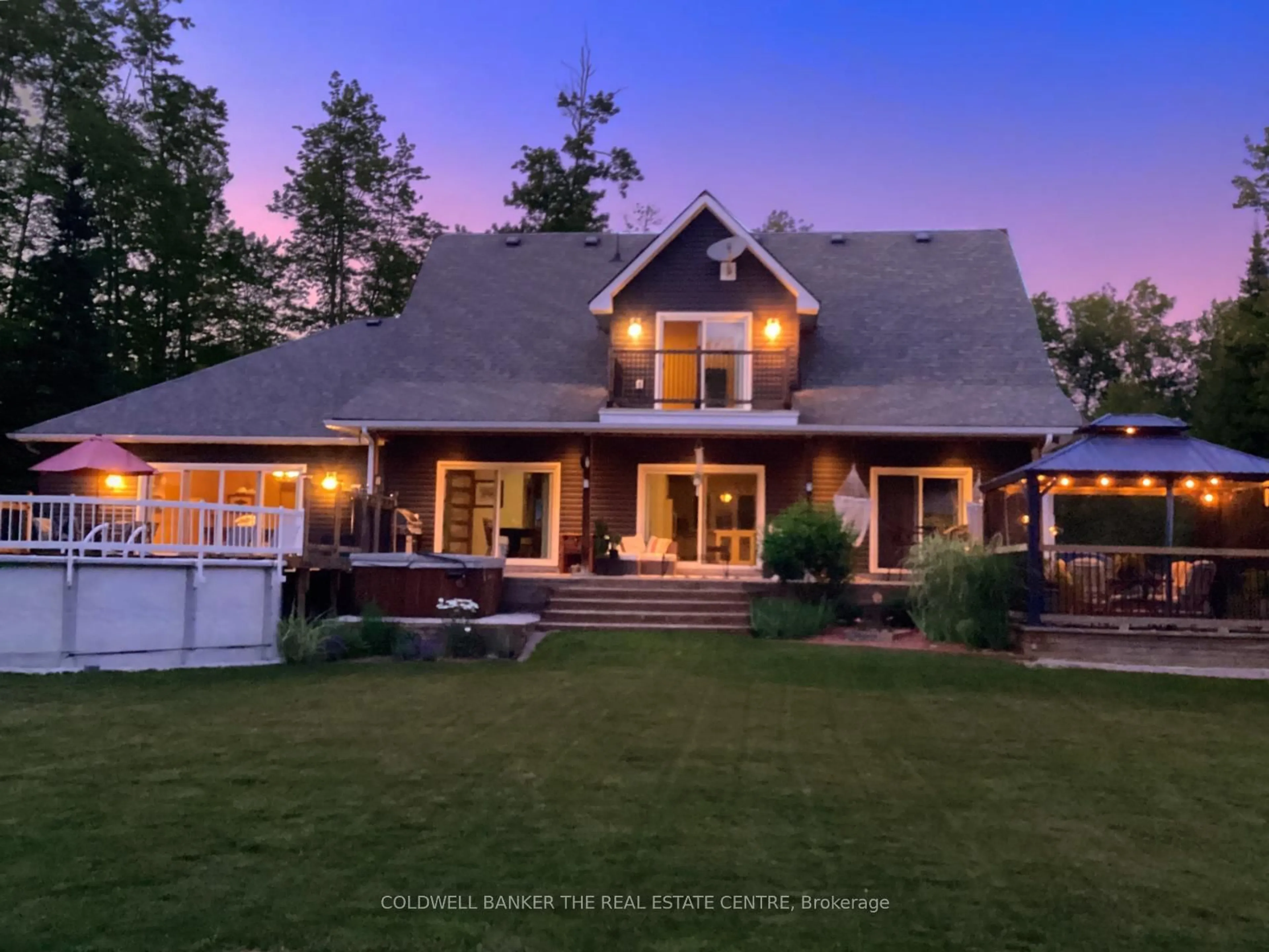 Home with vinyl exterior material, unknown for 2955 Pinecone Tr, Severn Ontario L0K 2B0