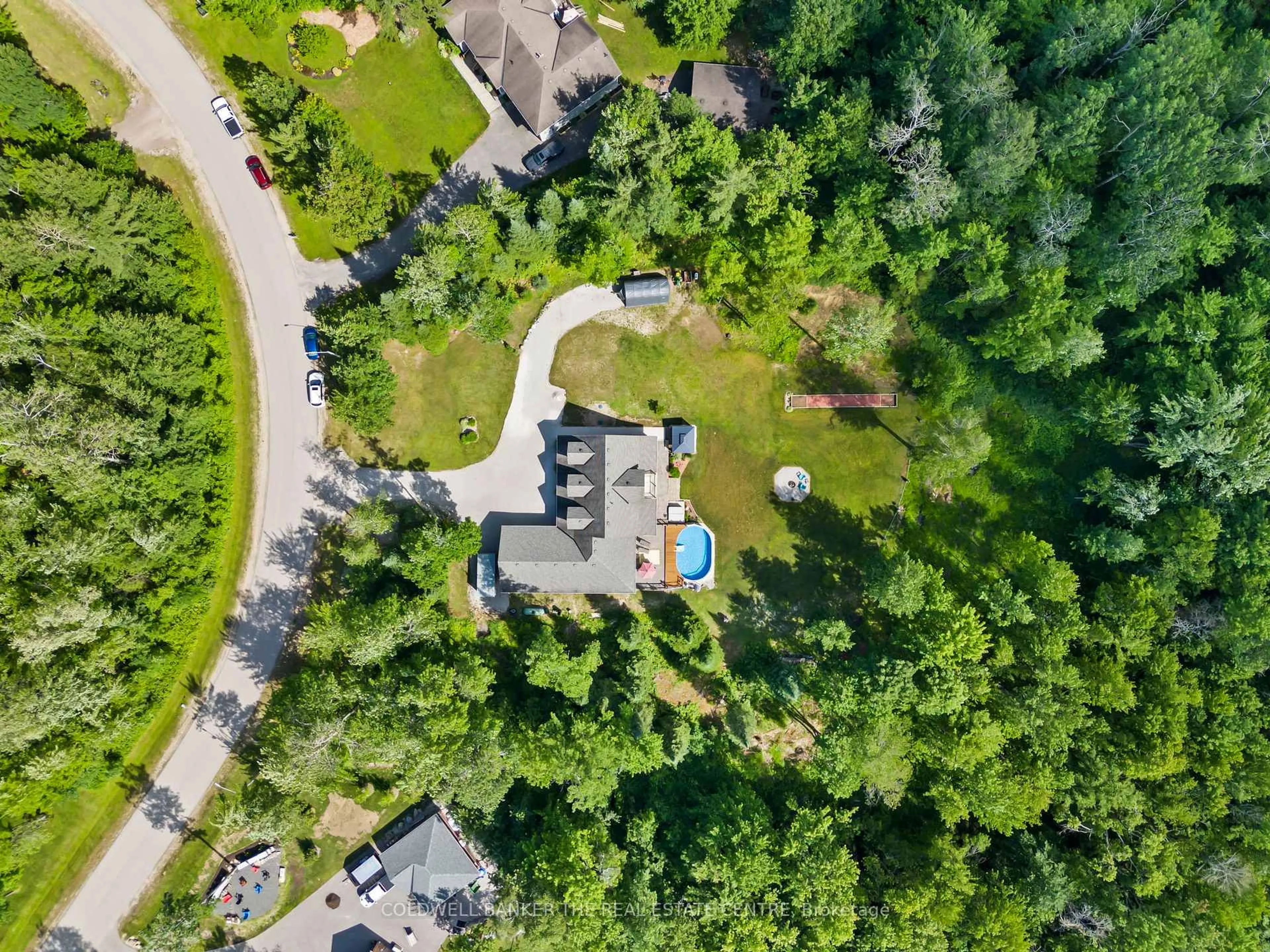 A pic from outside/outdoor area/front of a property/back of a property/a pic from drone, unknown for 2955 Pinecone Tr, Severn Ontario L0K 2B0