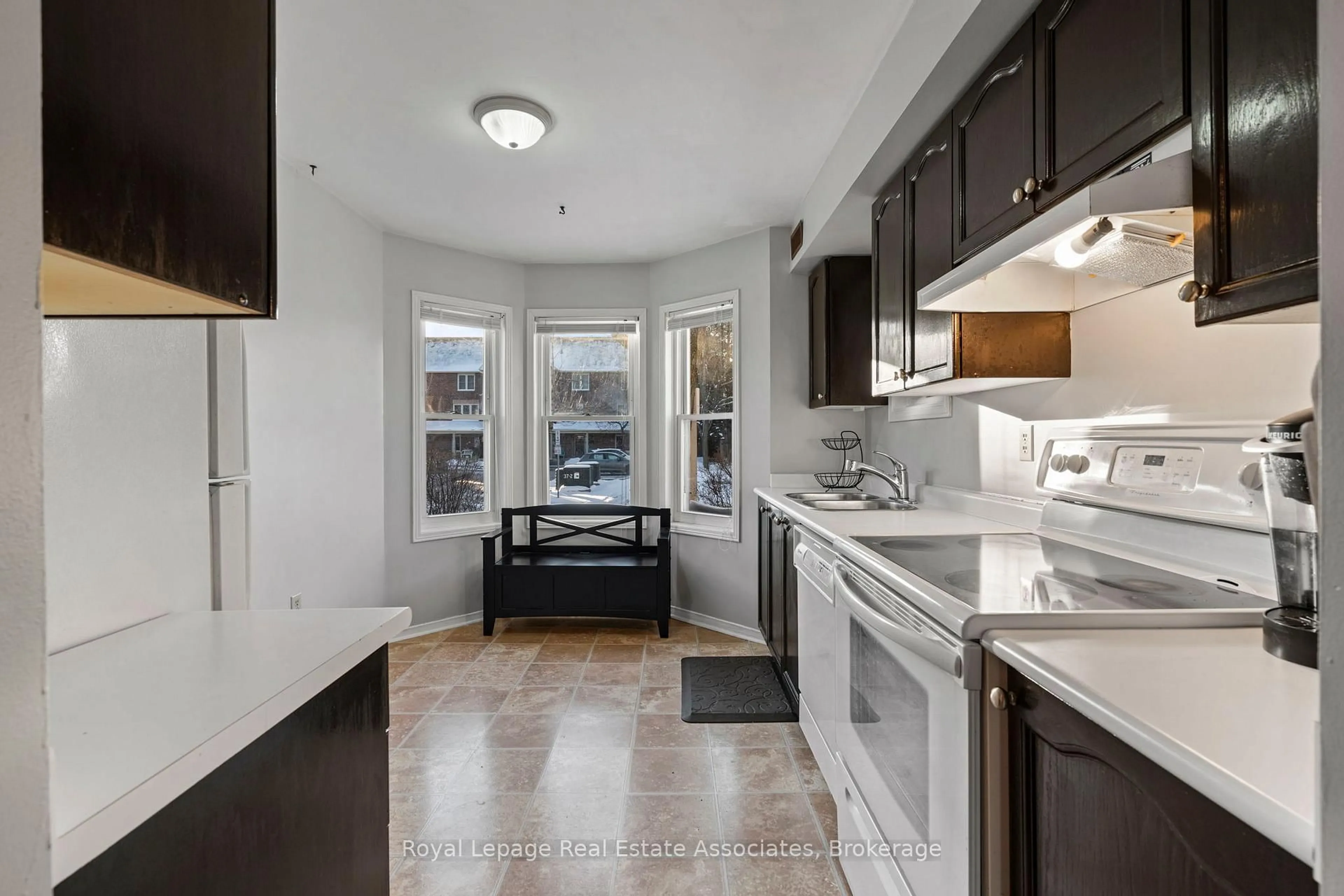 Standard kitchen, ceramic/tile floor for 119 D'ambrosio Dr #2, Barrie Ontario L4N 7R7