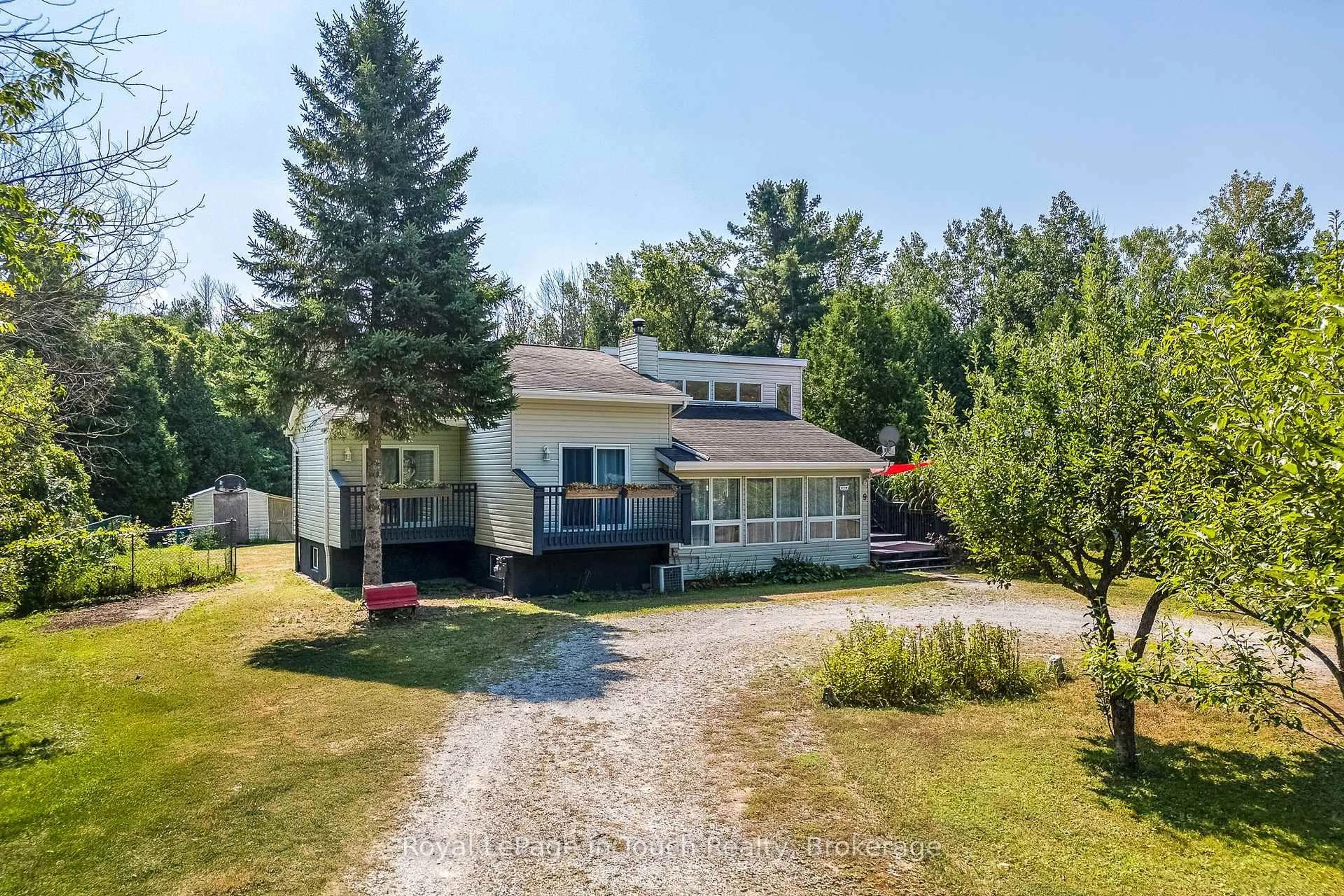 A pic from outside/outdoor area/front of a property/back of a property/a pic from drone, unknown for 9 Davis Dr, Tay Ontario L0K 2A0