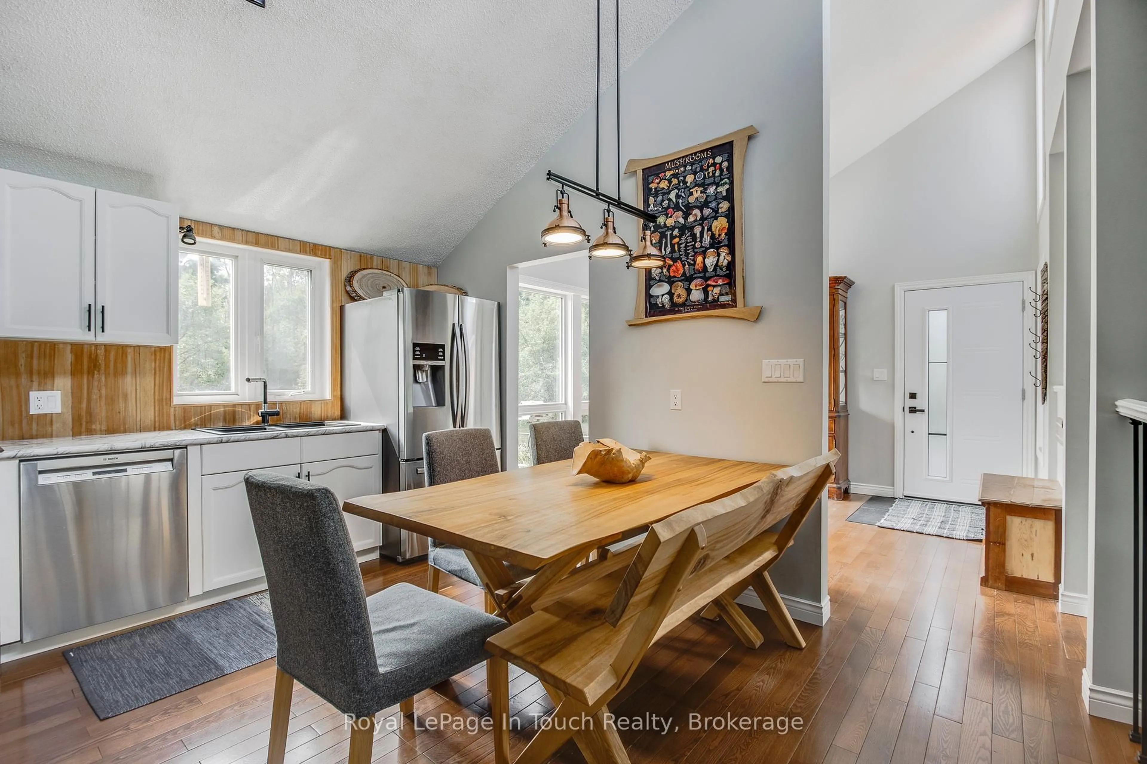 Dining room, wood/laminate floor for 9 Davis Dr, Tay Ontario L0K 2A0