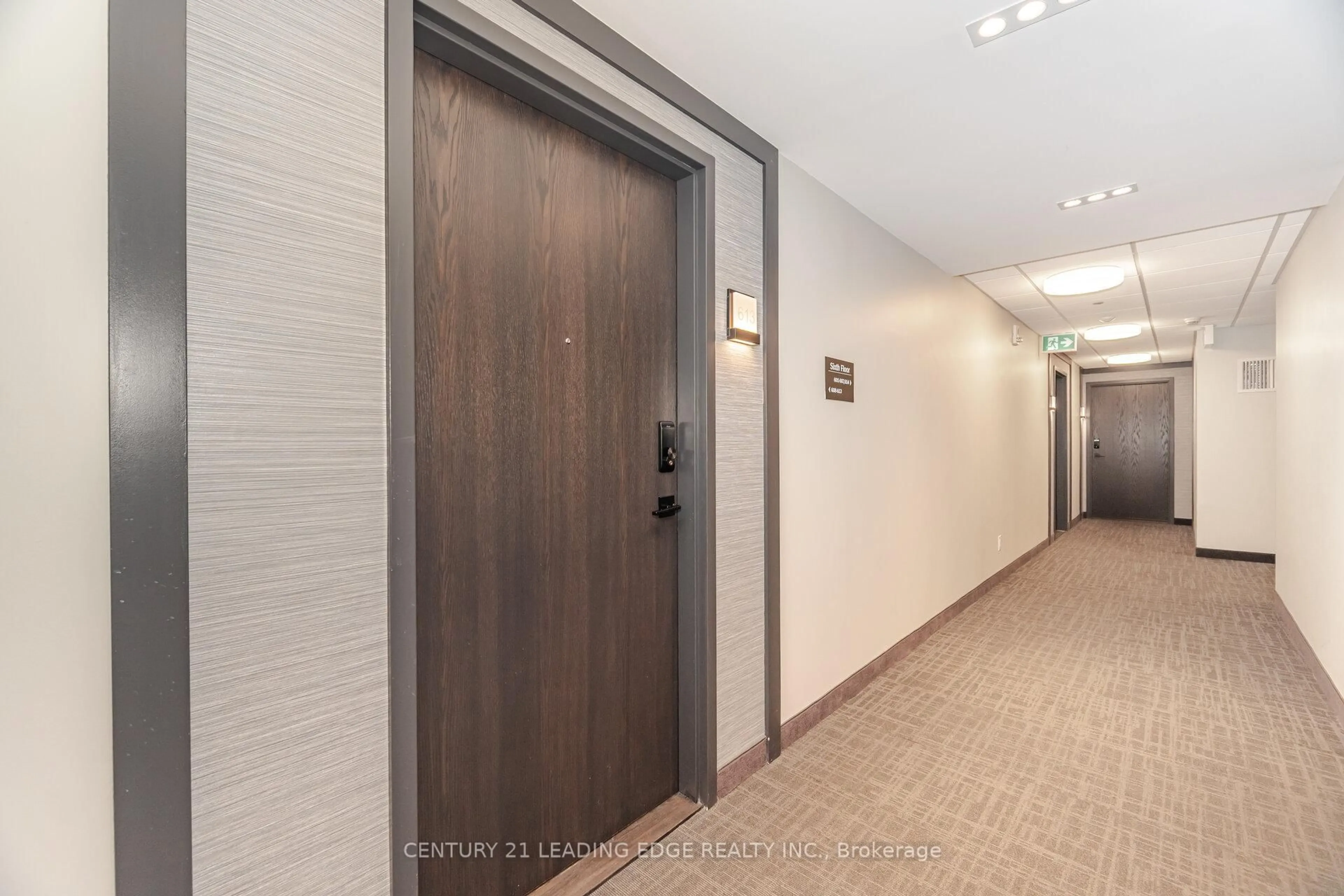 Indoor foyer for 56 Lakeside Terr #613, Barrie Ontario L4M 0L4