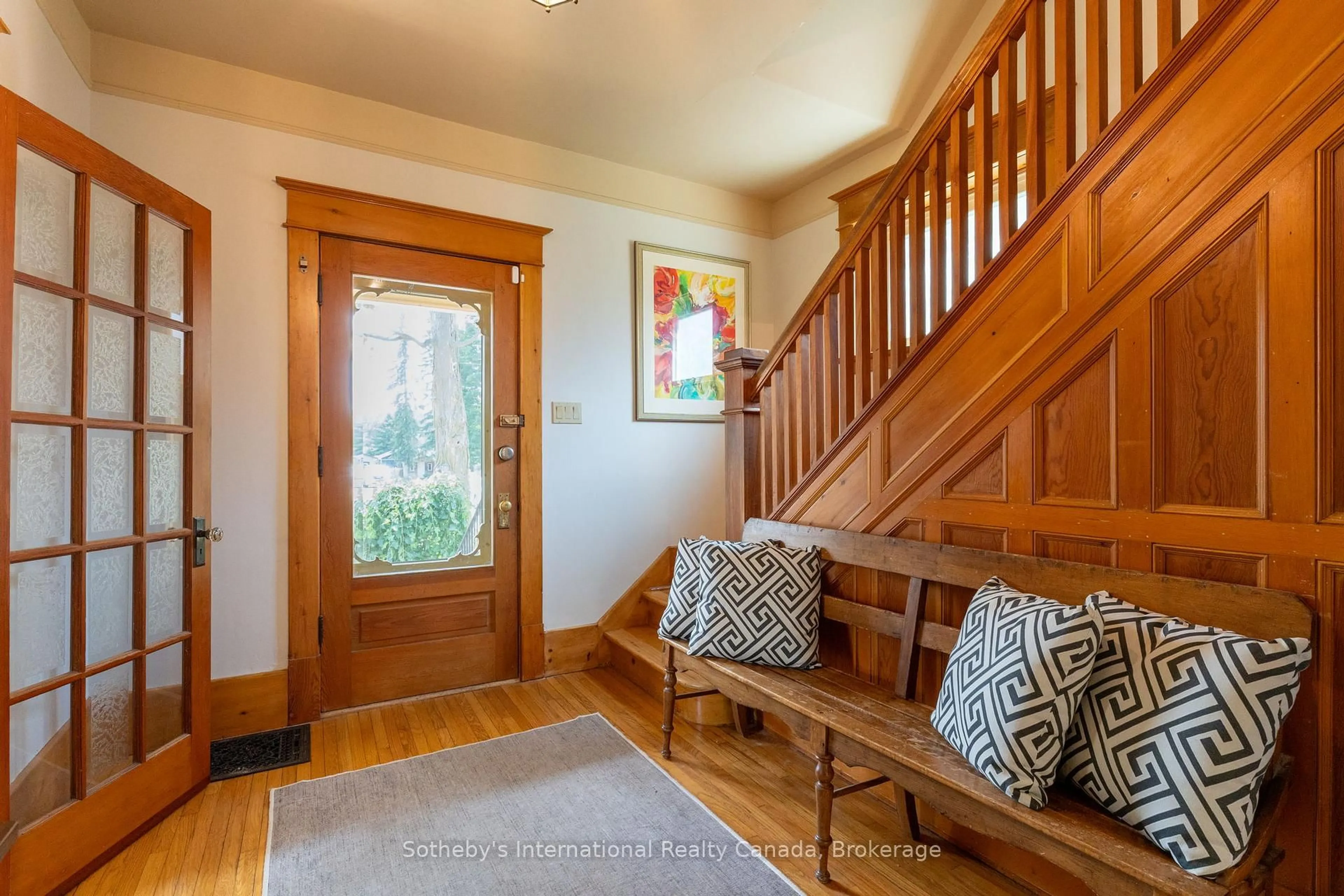 Indoor entryway for 12 Elizabeth St, Clearview Ontario L0M 1G0