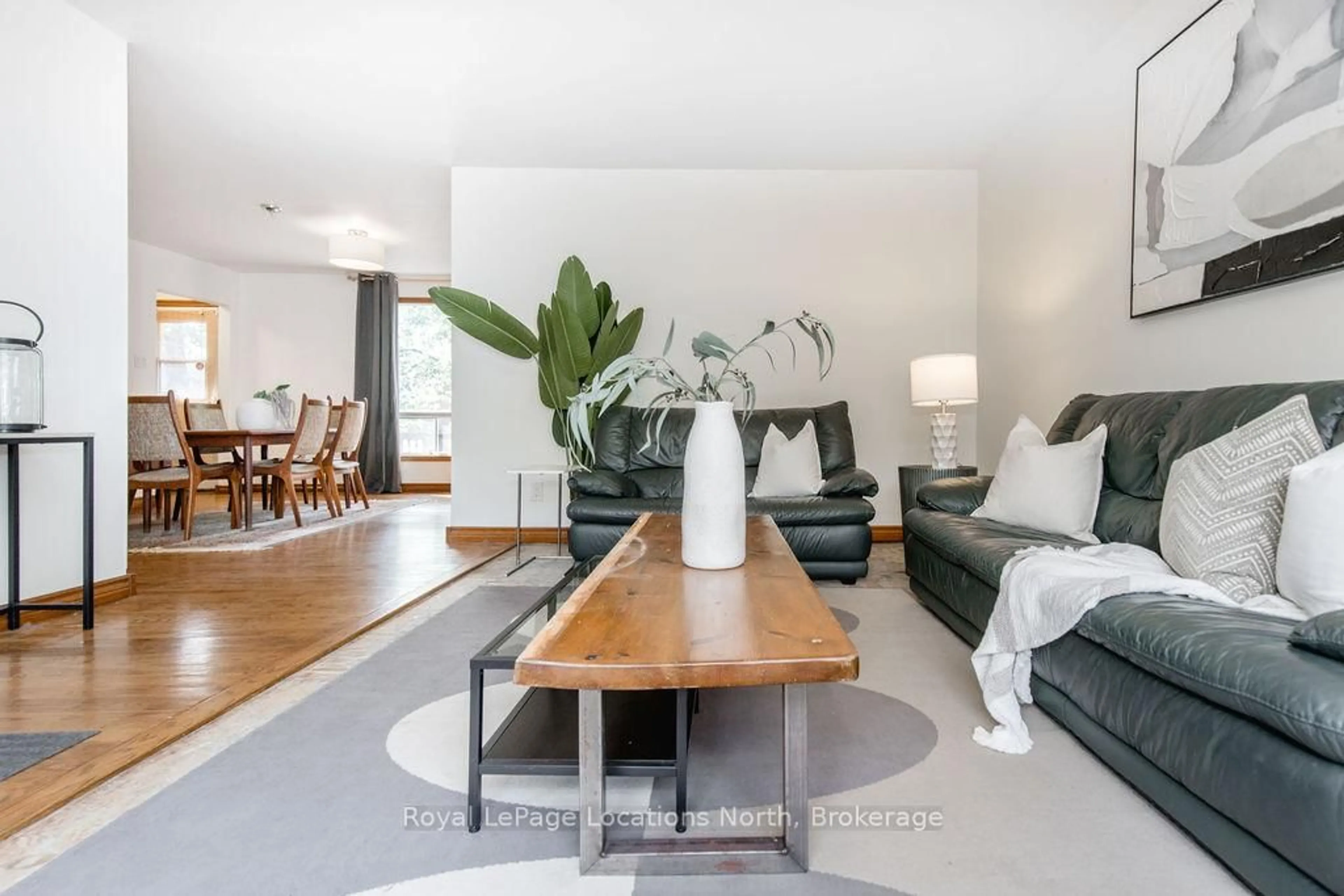 Living room with furniture, unknown for 86 ANTIGUA Dr, Wasaga Beach Ontario L9Z 2S2