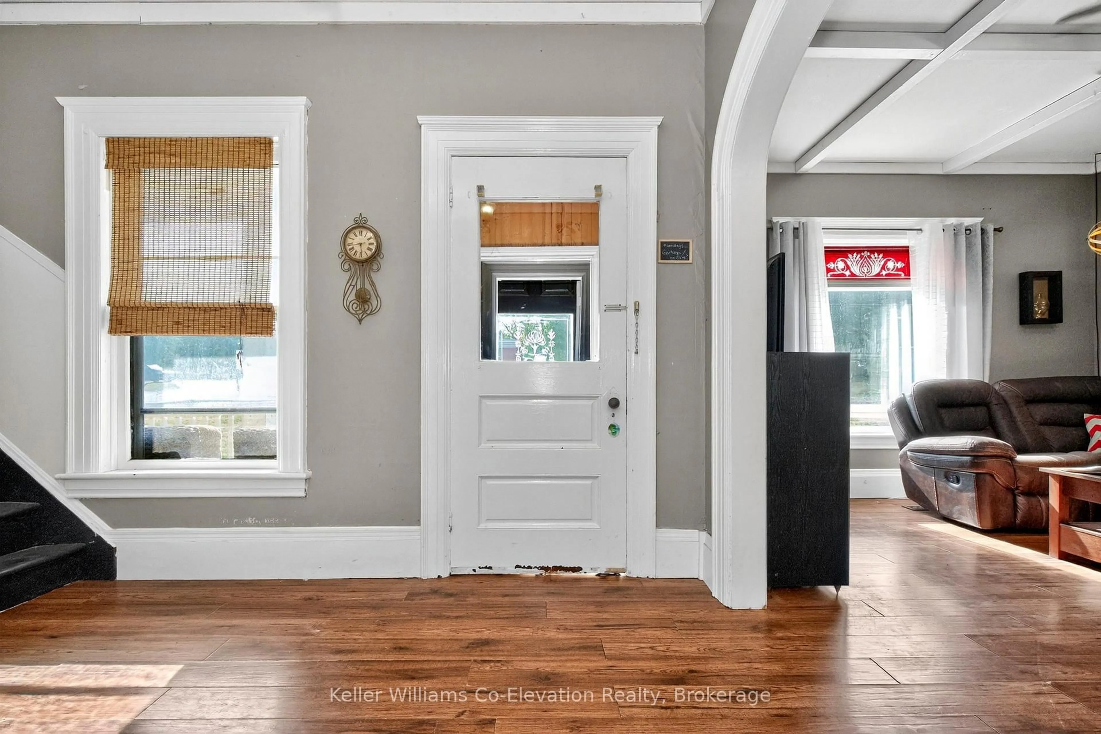 Indoor entryway for 38 Richard St, Tay Ontario L0K 2A0