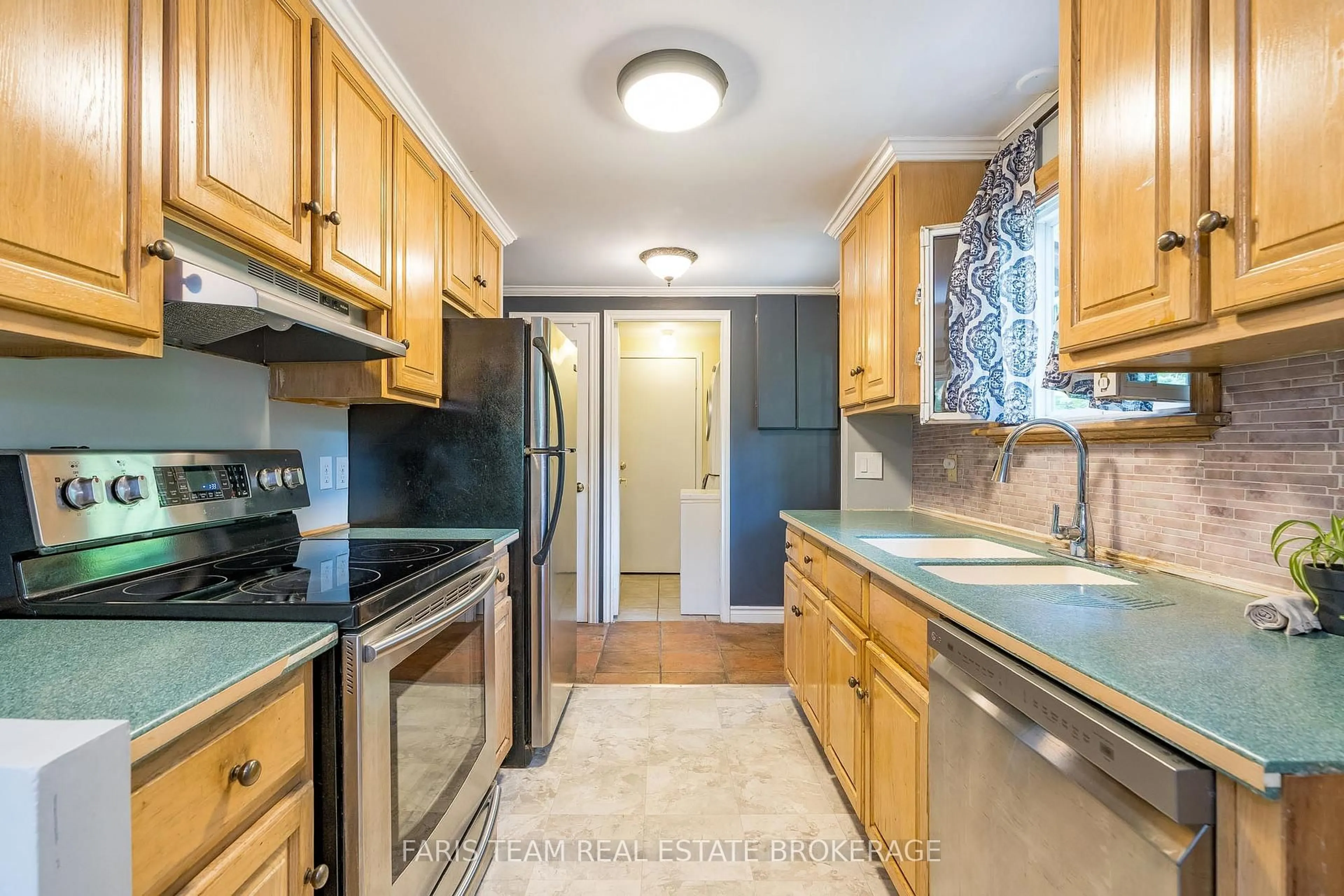 Standard kitchen, unknown for 5487 Line 7, Oro-Medonte Ontario L0K 1E0
