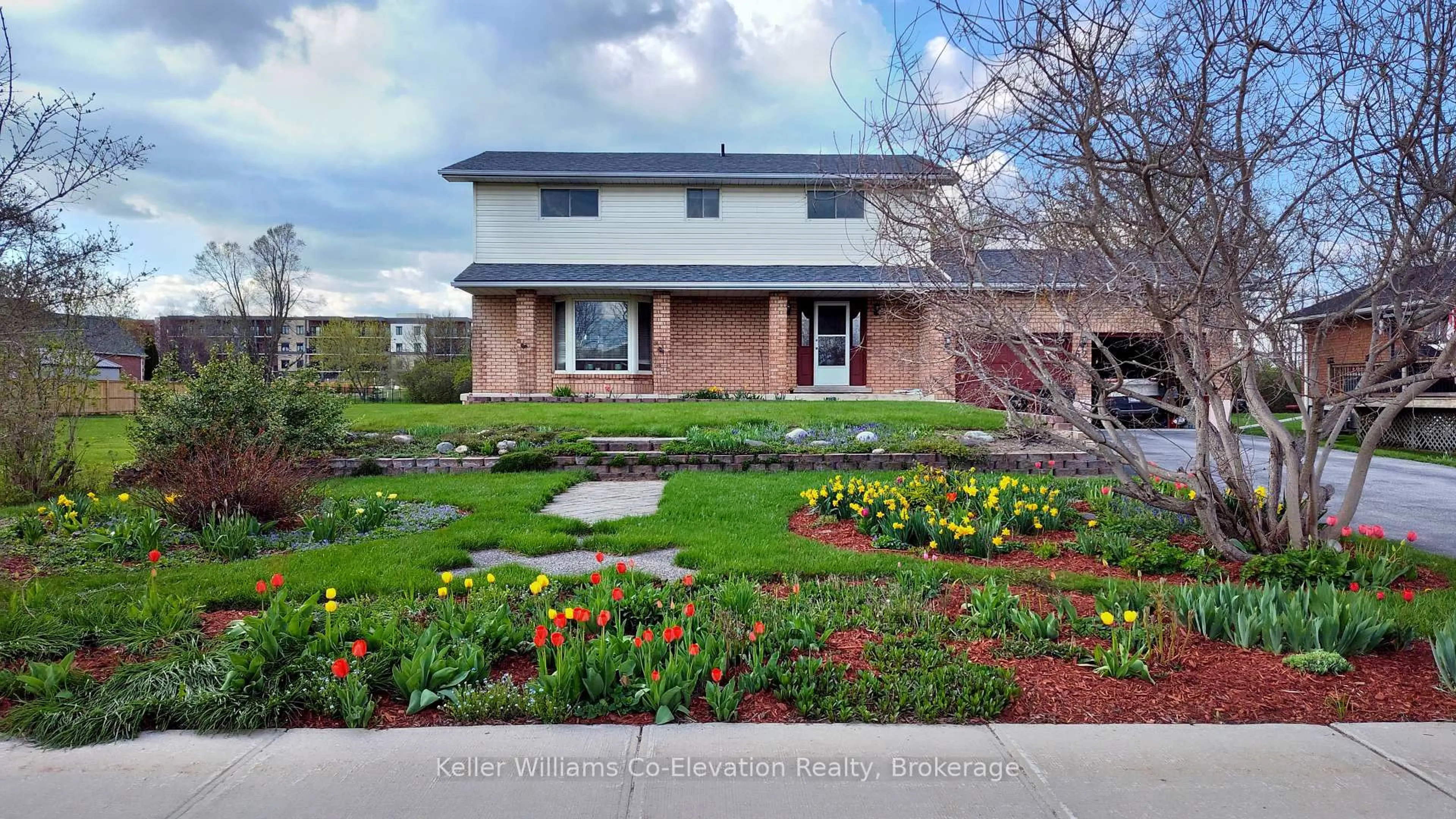Home with brick exterior material, street for 62 George St, Clearview Ontario L0M 1G0