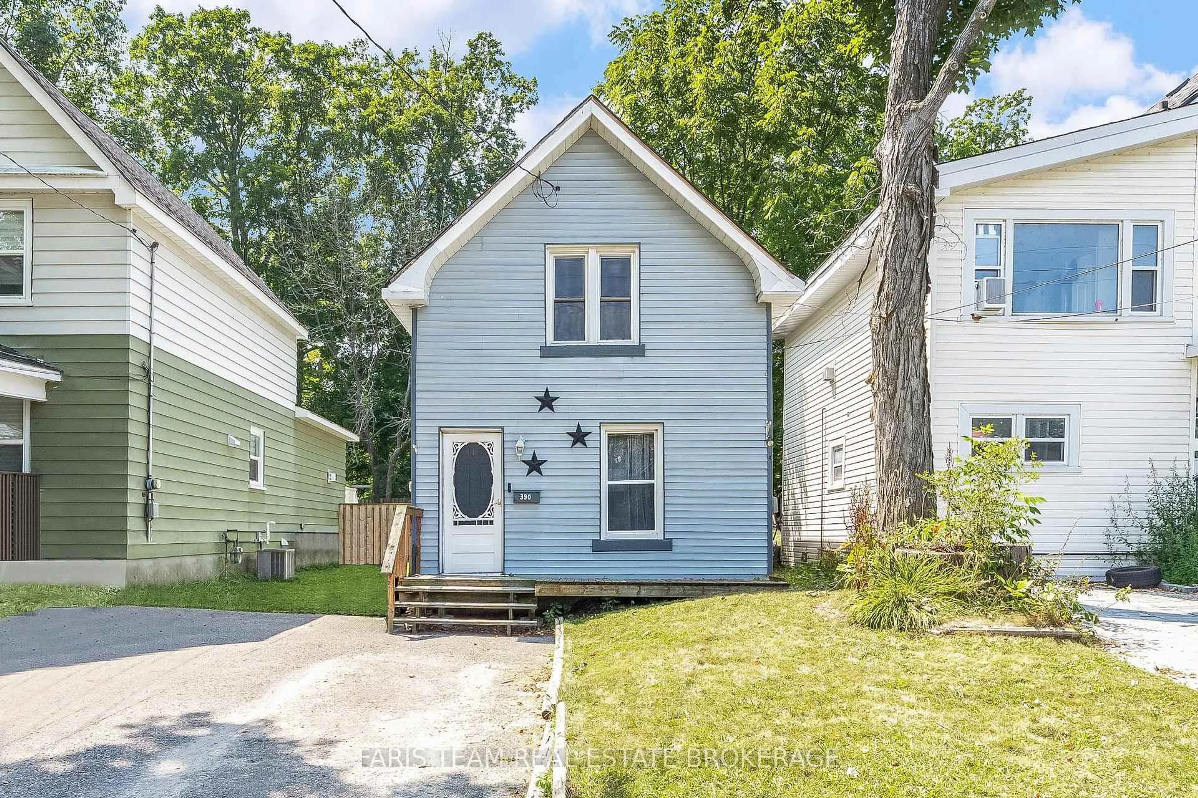 Home with vinyl exterior material, street for 390 Mildred St, Midland Ontario L4R 3R6