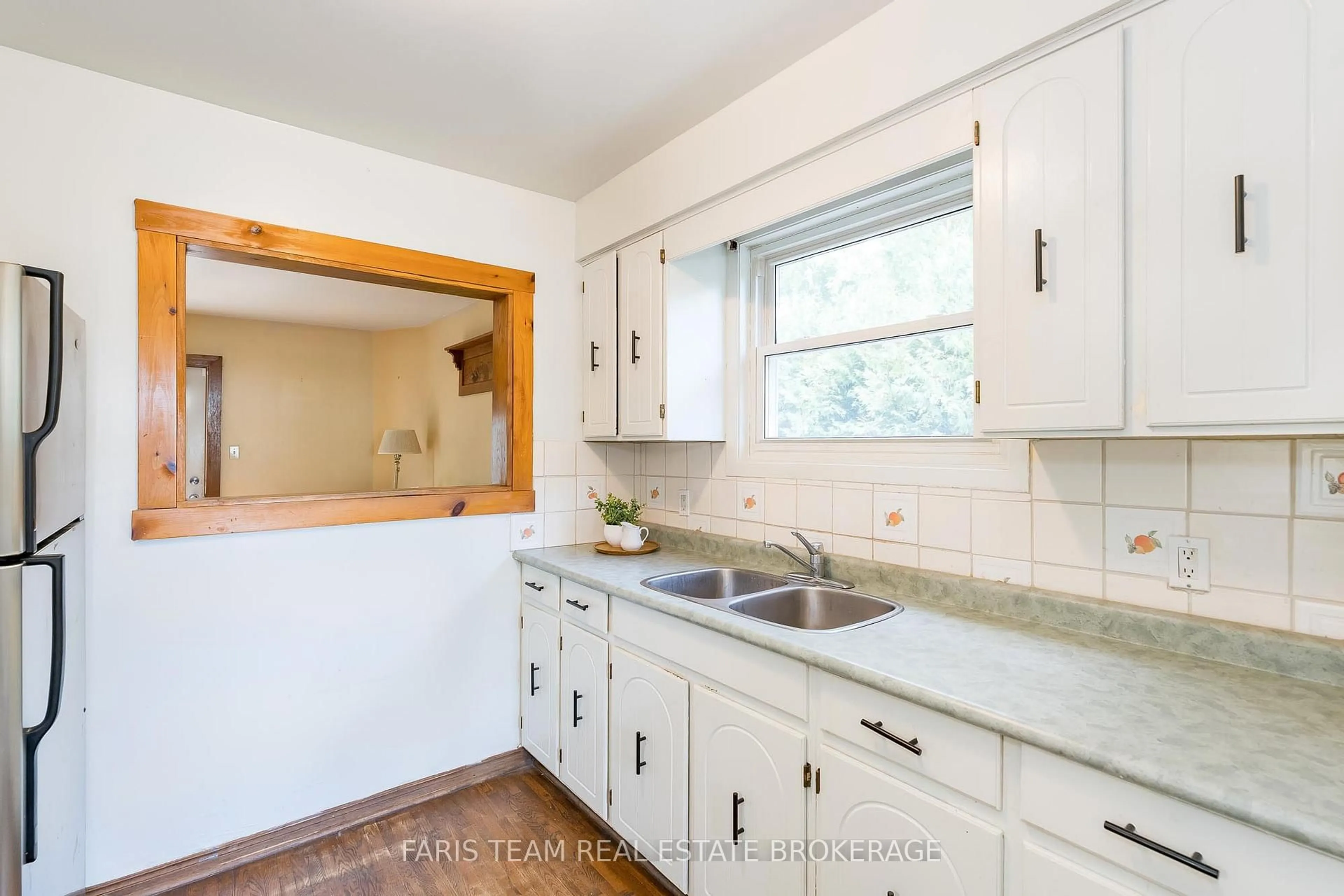Standard kitchen, ceramic/tile floor for 67 Gibbard Cres, Collingwood Ontario L9Y 2B9