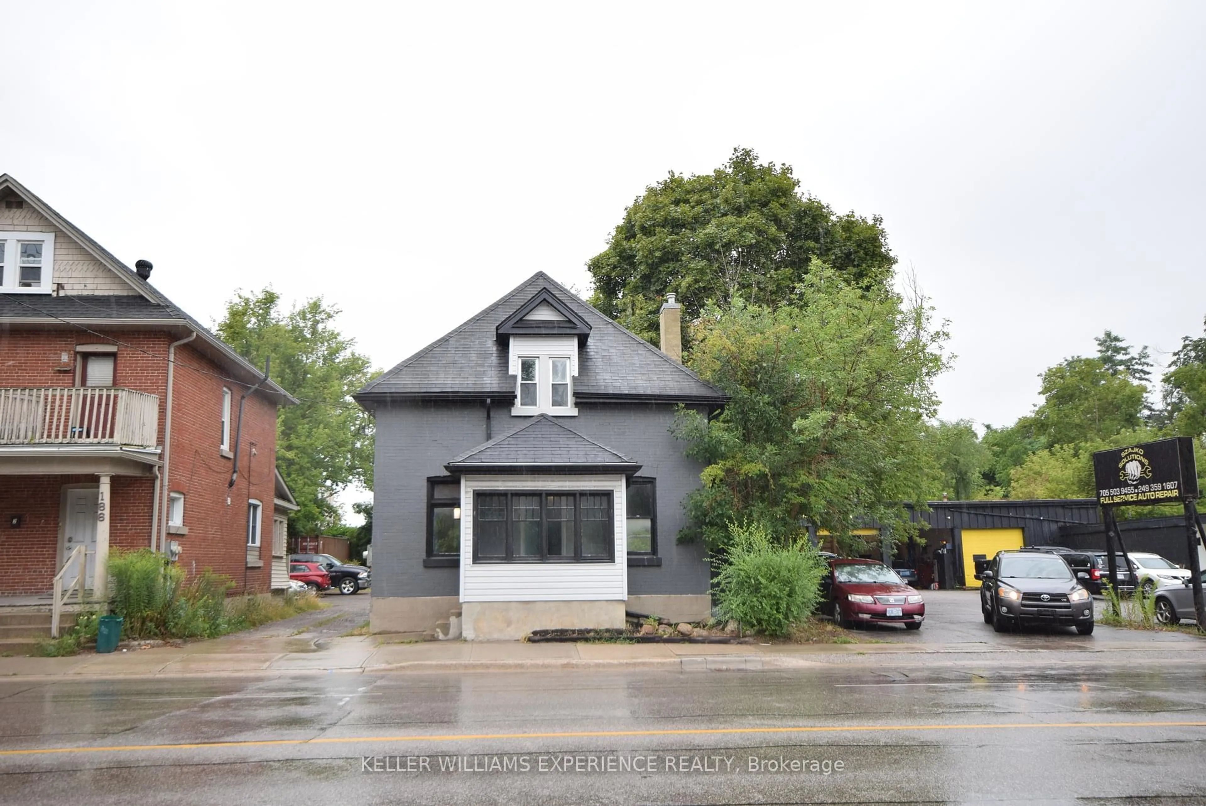 Home with brick exterior material, street for 184 BRADFORD St, Barrie Ontario L4N 3B5