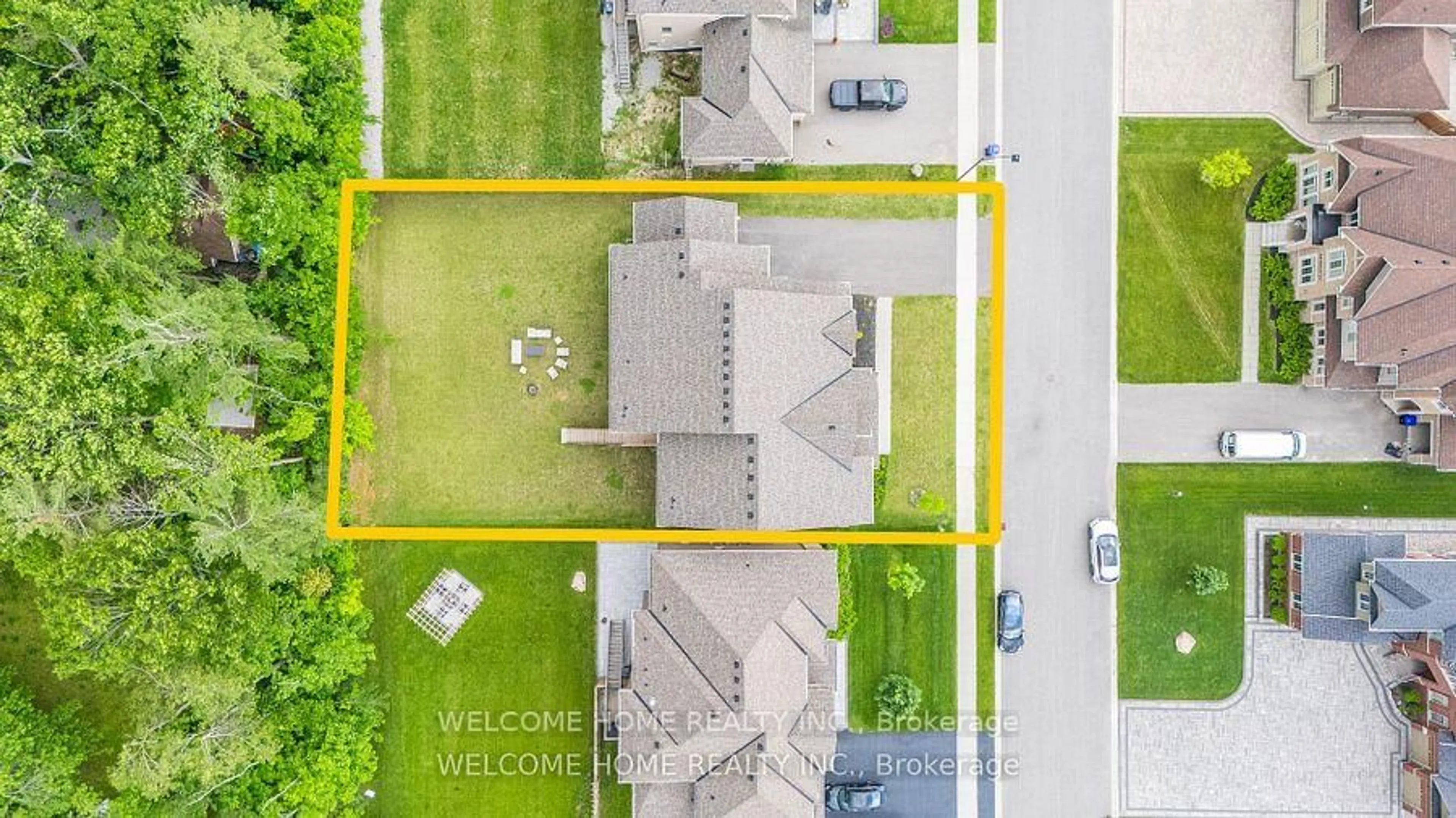 A pic from outside/outdoor area/front of a property/back of a property/a pic from drone, street for 65 Redmond Cres, Springwater Ontario L9X 1Z8