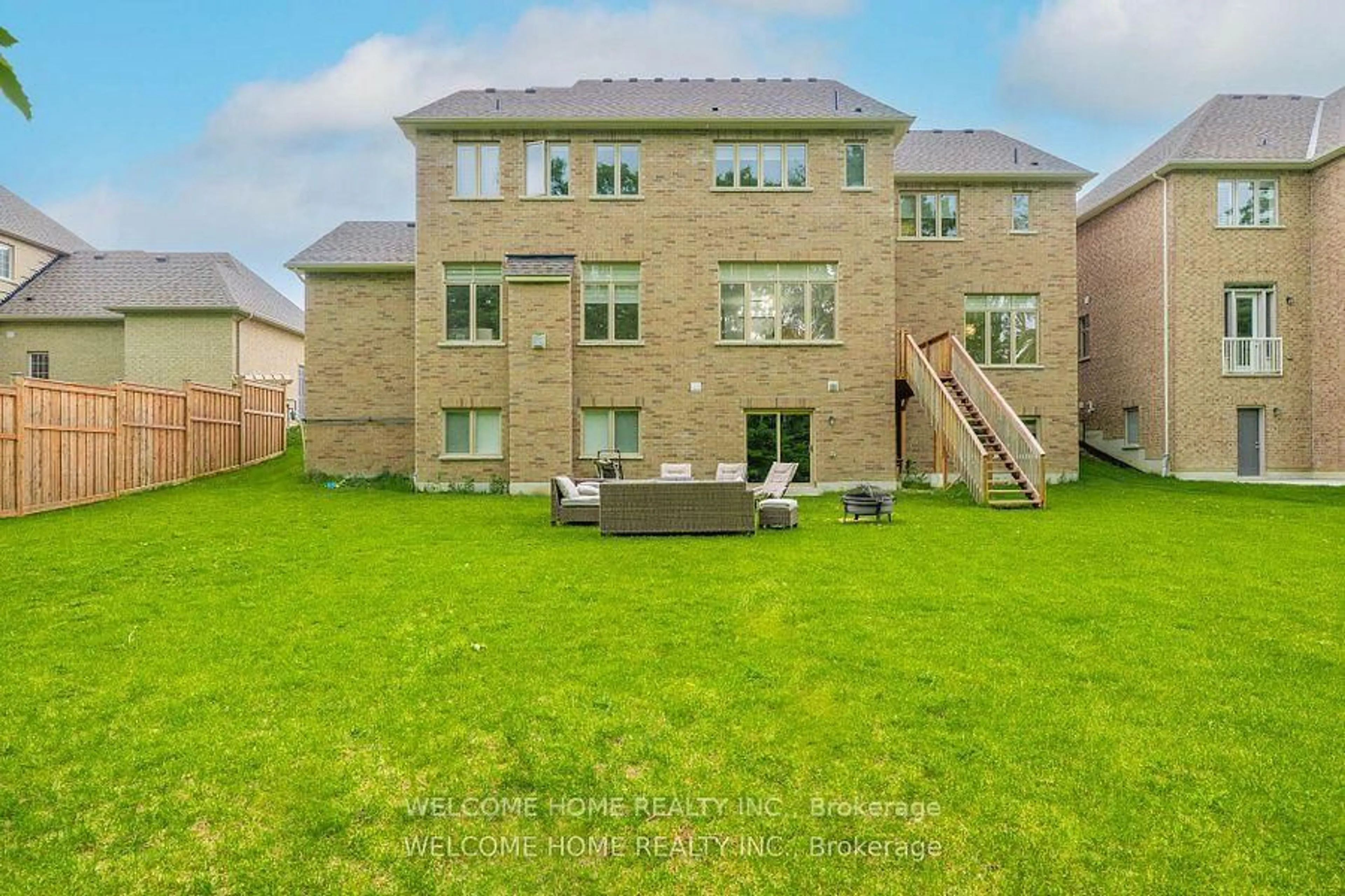 A pic from outside/outdoor area/front of a property/back of a property/a pic from drone, building for 65 Redmond Cres, Springwater Ontario L9X 1Z8